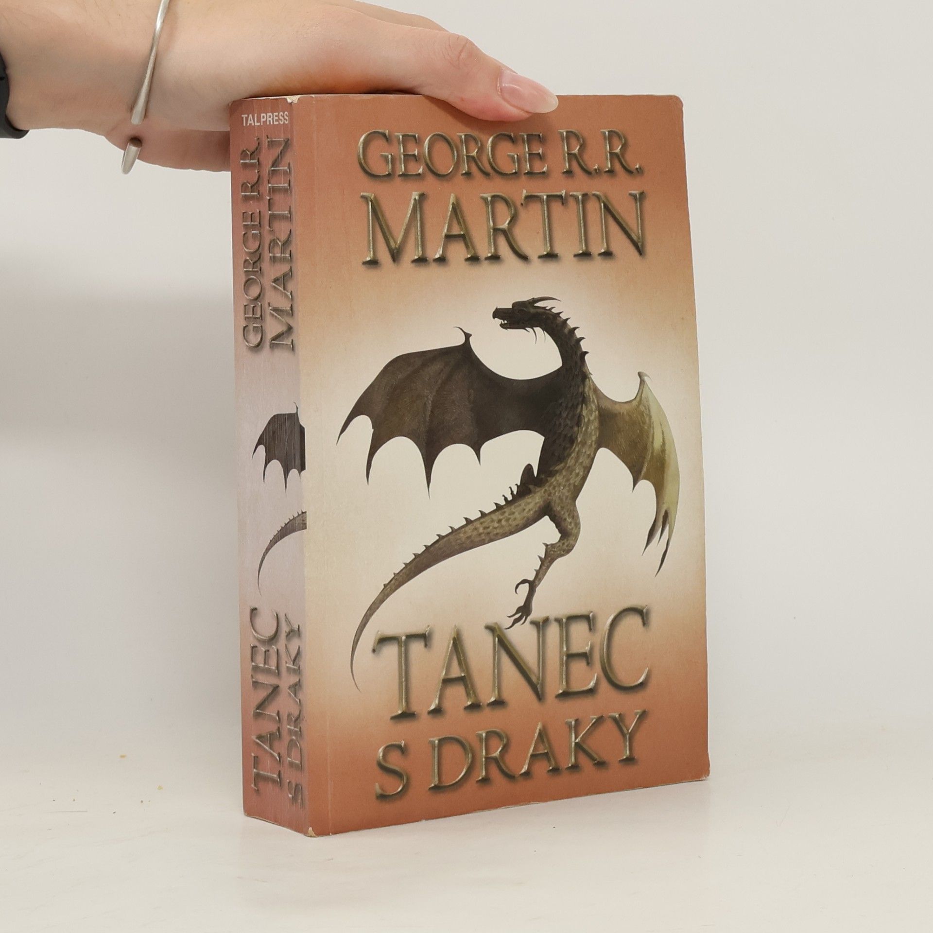 George R. R. Martin Tanec s draky. Část první