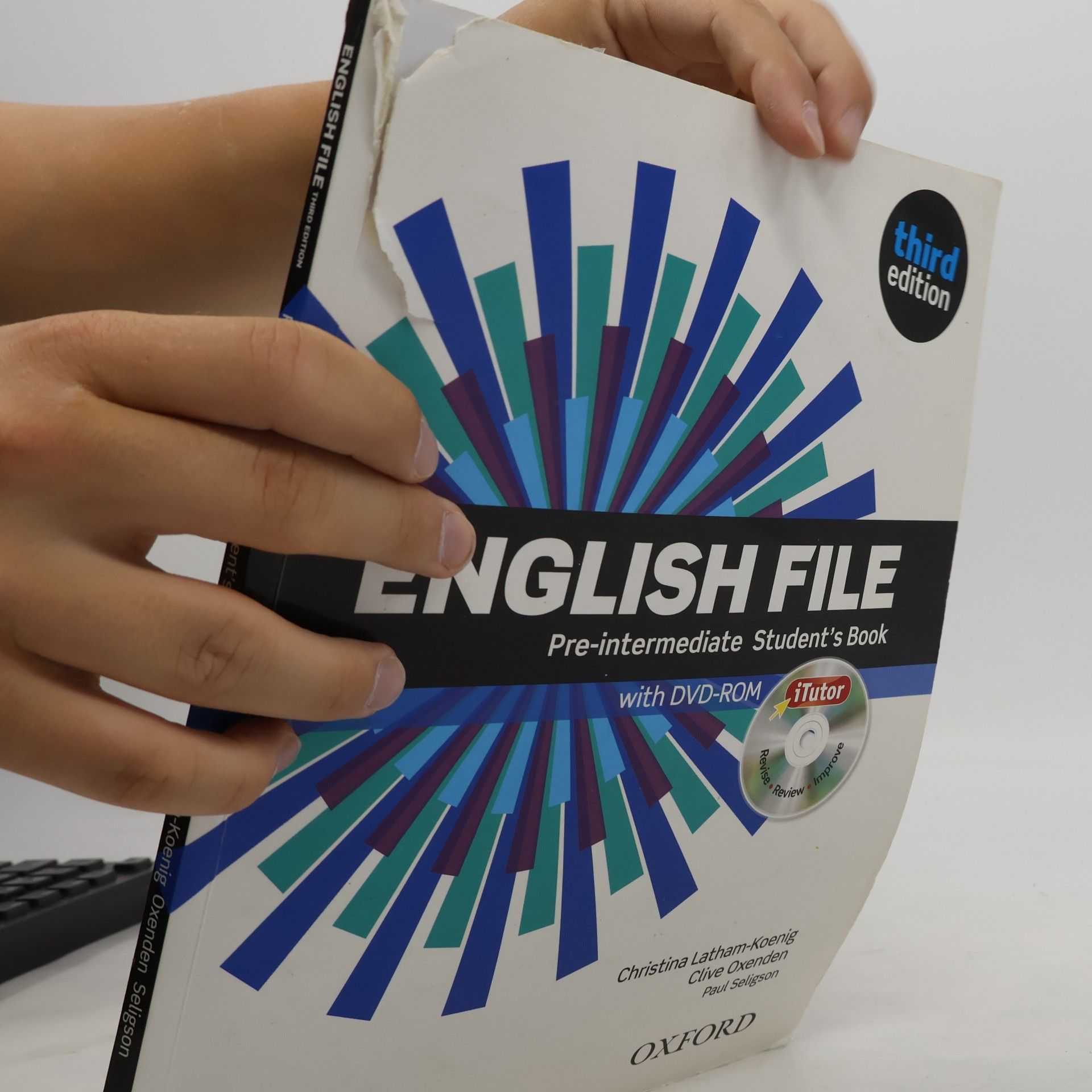 Paul Seligson English File. Pre-Intermediate Student's Book