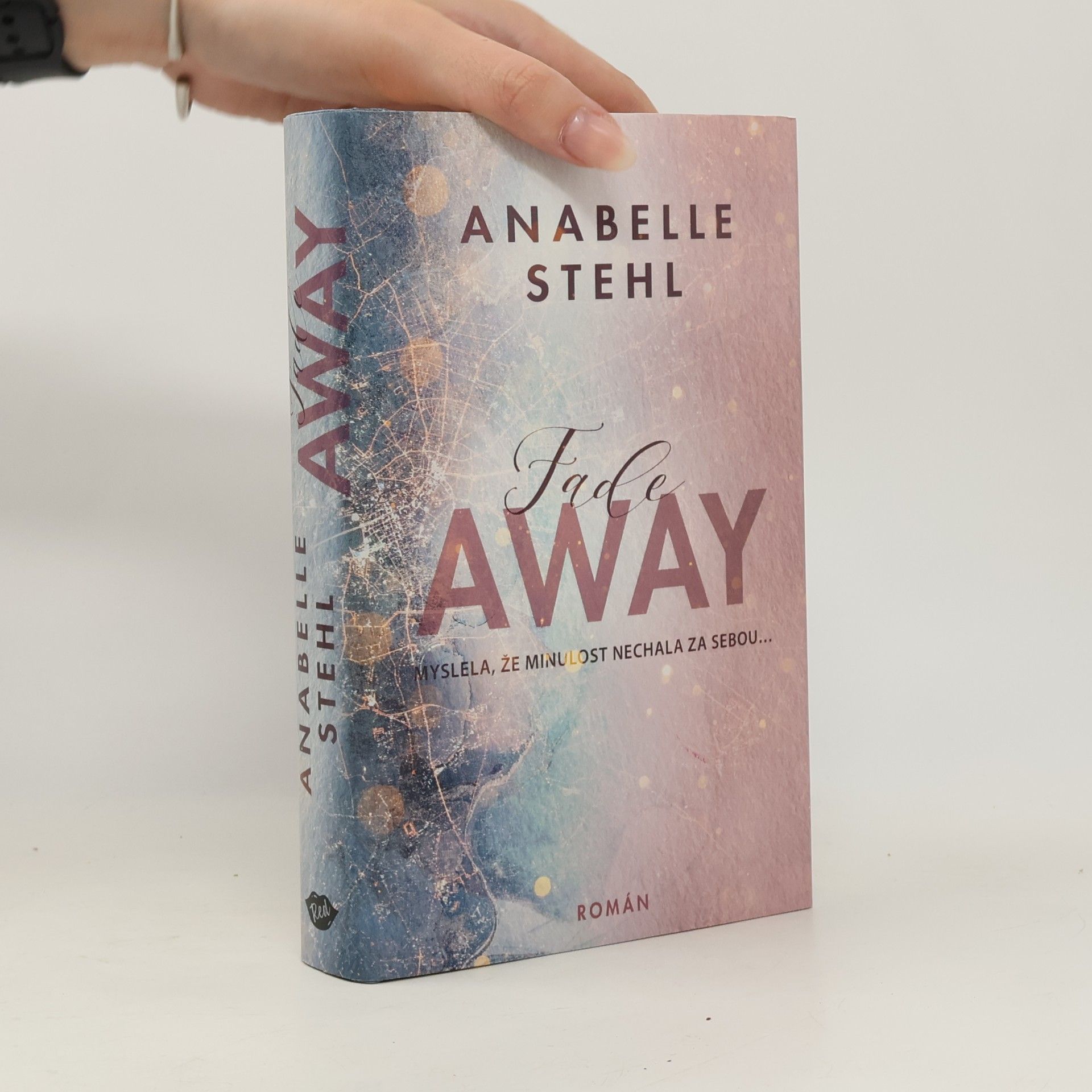 Anabelle Stehl FadeAway: doufá, že minulost nechala za sebou...
