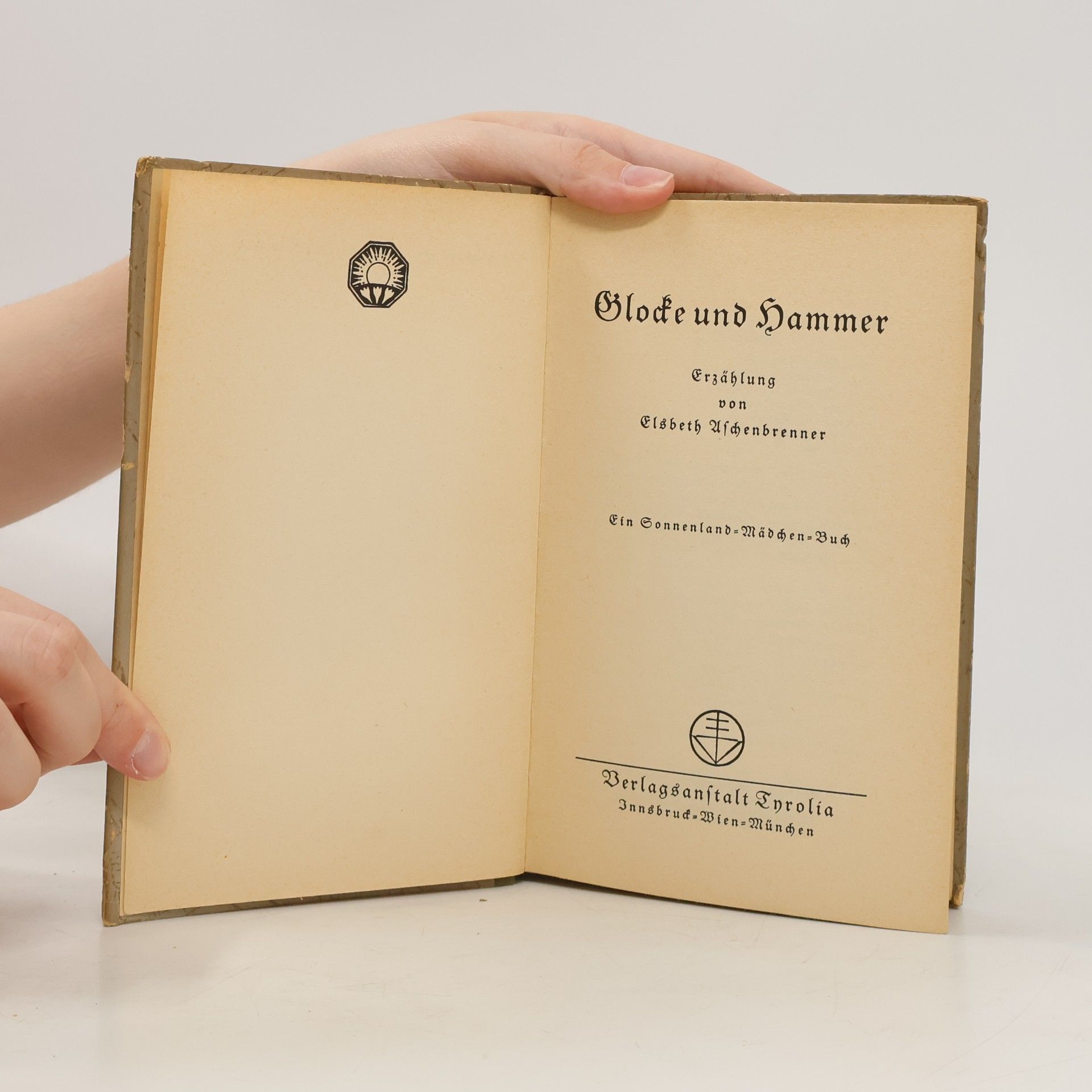 Elsbeth Aschenbrenner Glocke und Hammer