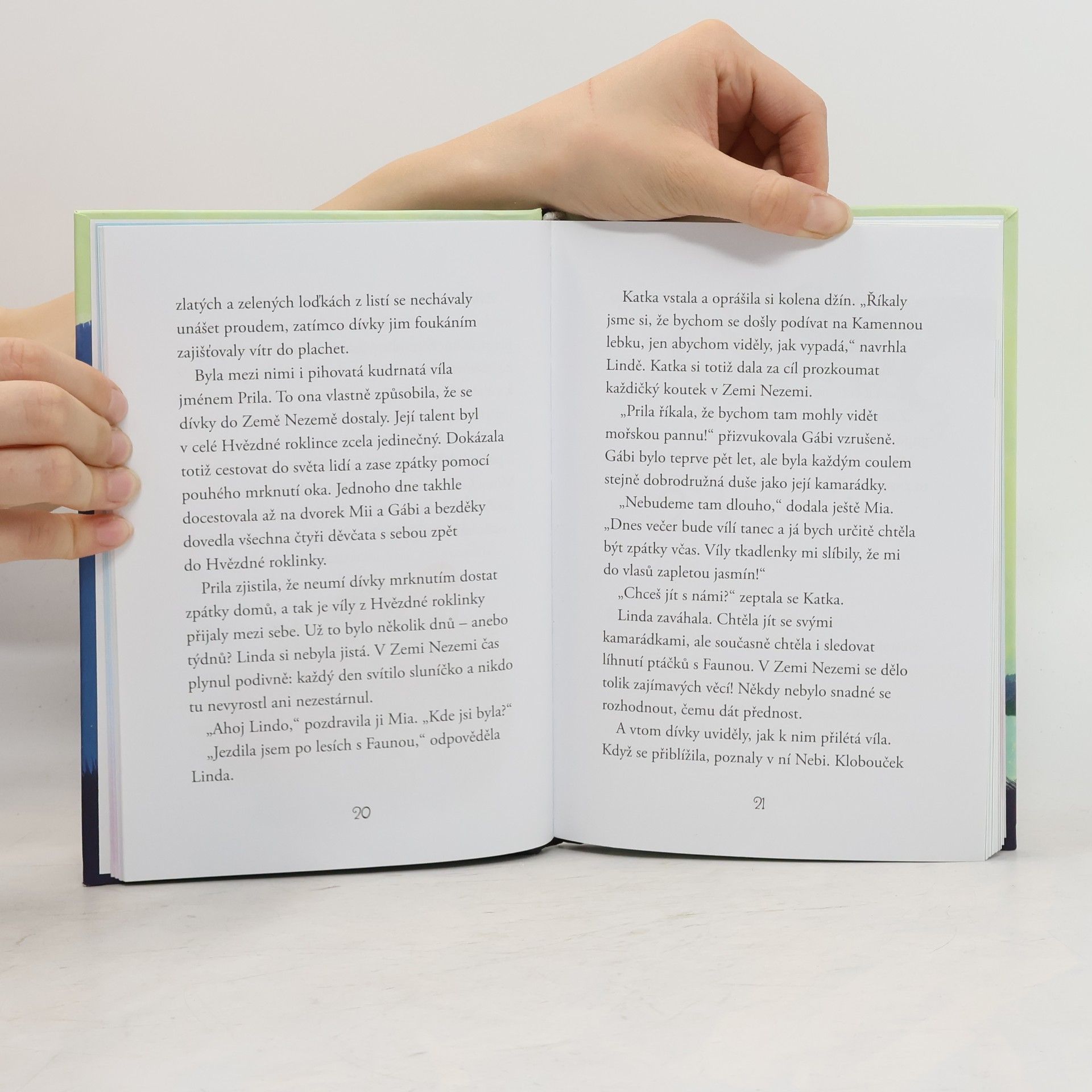 Kiki Thorpe Víly nevíly : bestsellerové příběhy ze Země Nezemě. Mezi světy