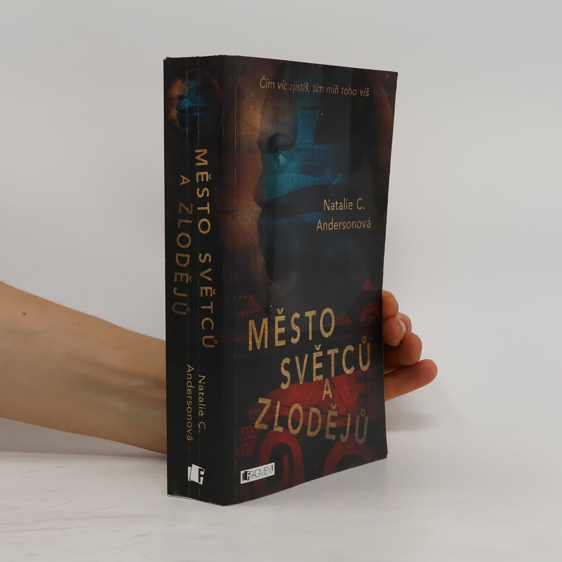 Natalie C. Anderson Město světců a zlodějů