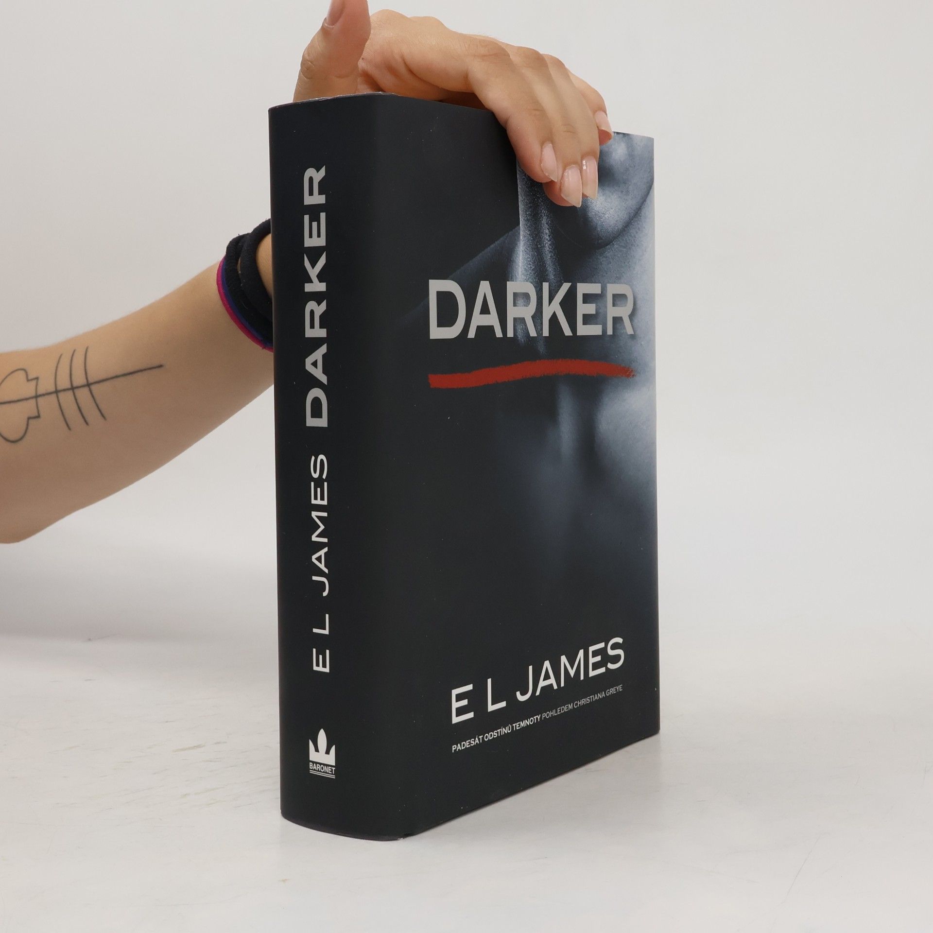 E. L. James Darker. Padesát odstínů temnoty pohledem Christiana Greye