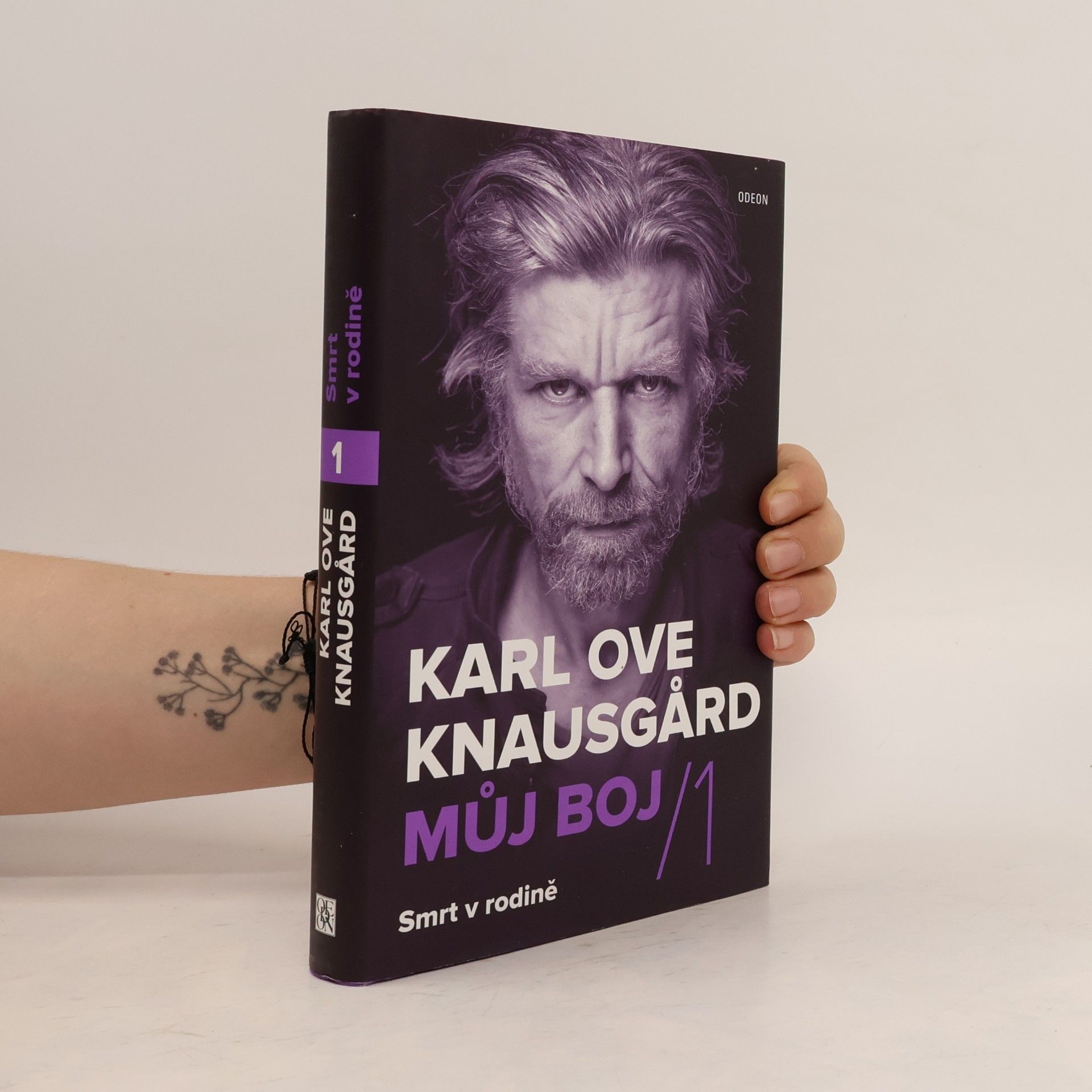Karl Ove Knausgård Můj boj. 1, Smrt v rodině