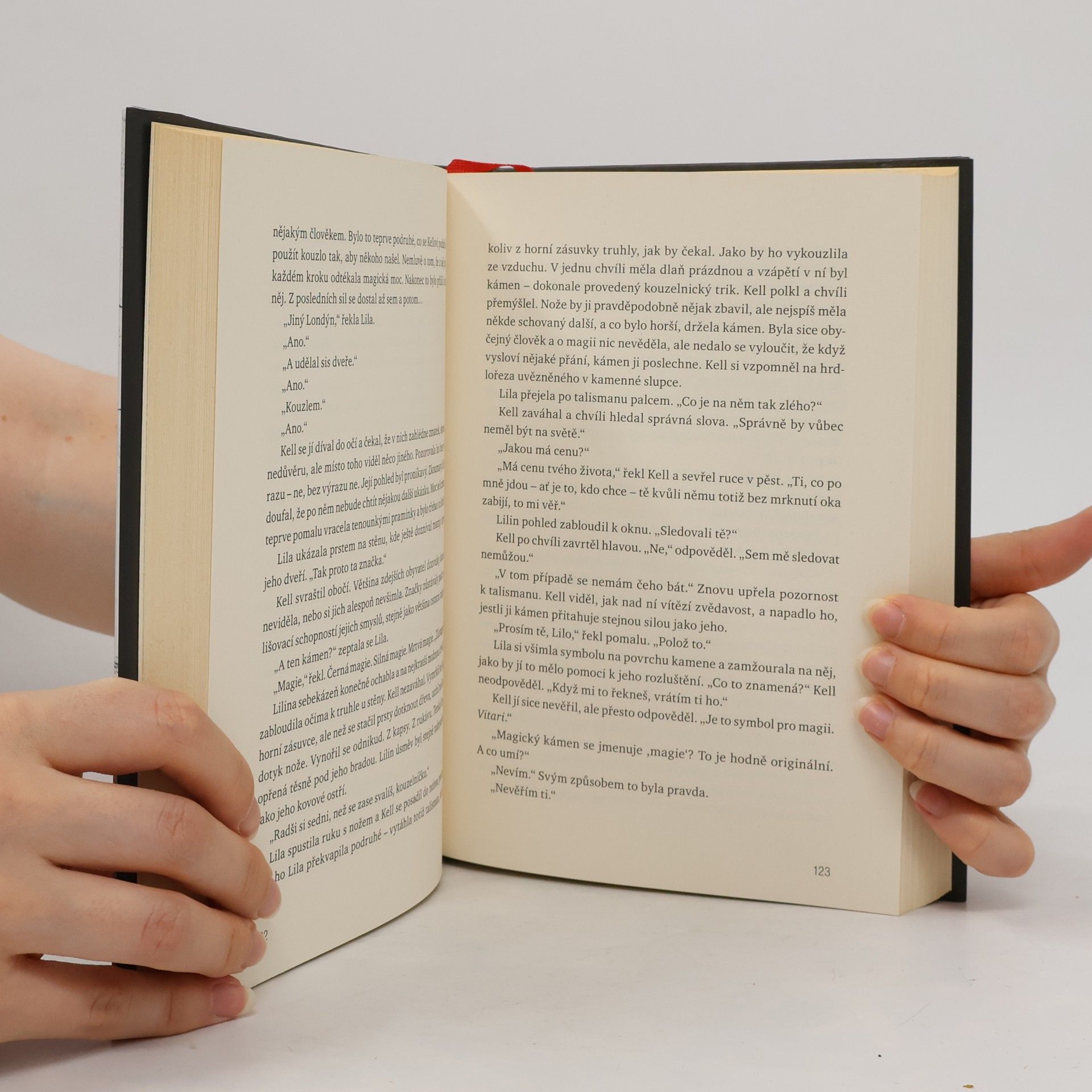 V. E. Schwab Temnější tvář magie