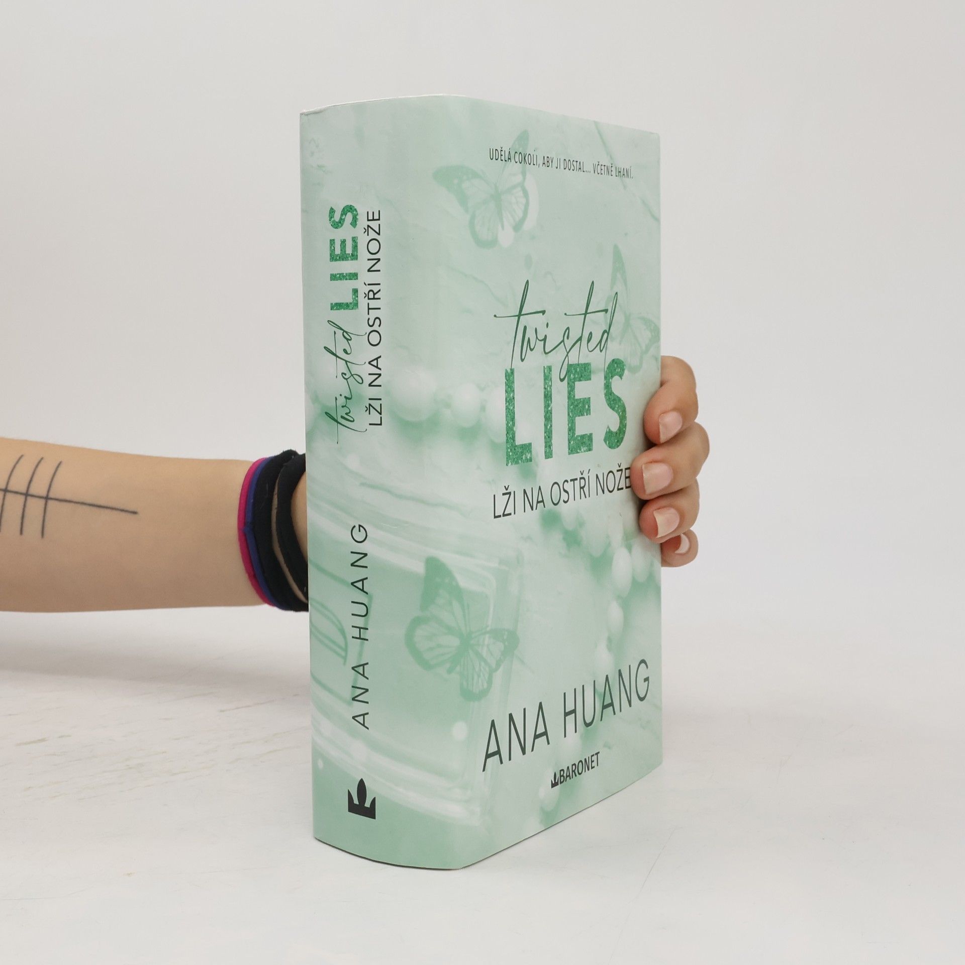 Ana Huang Twisted Lies. Lži na ostří nože