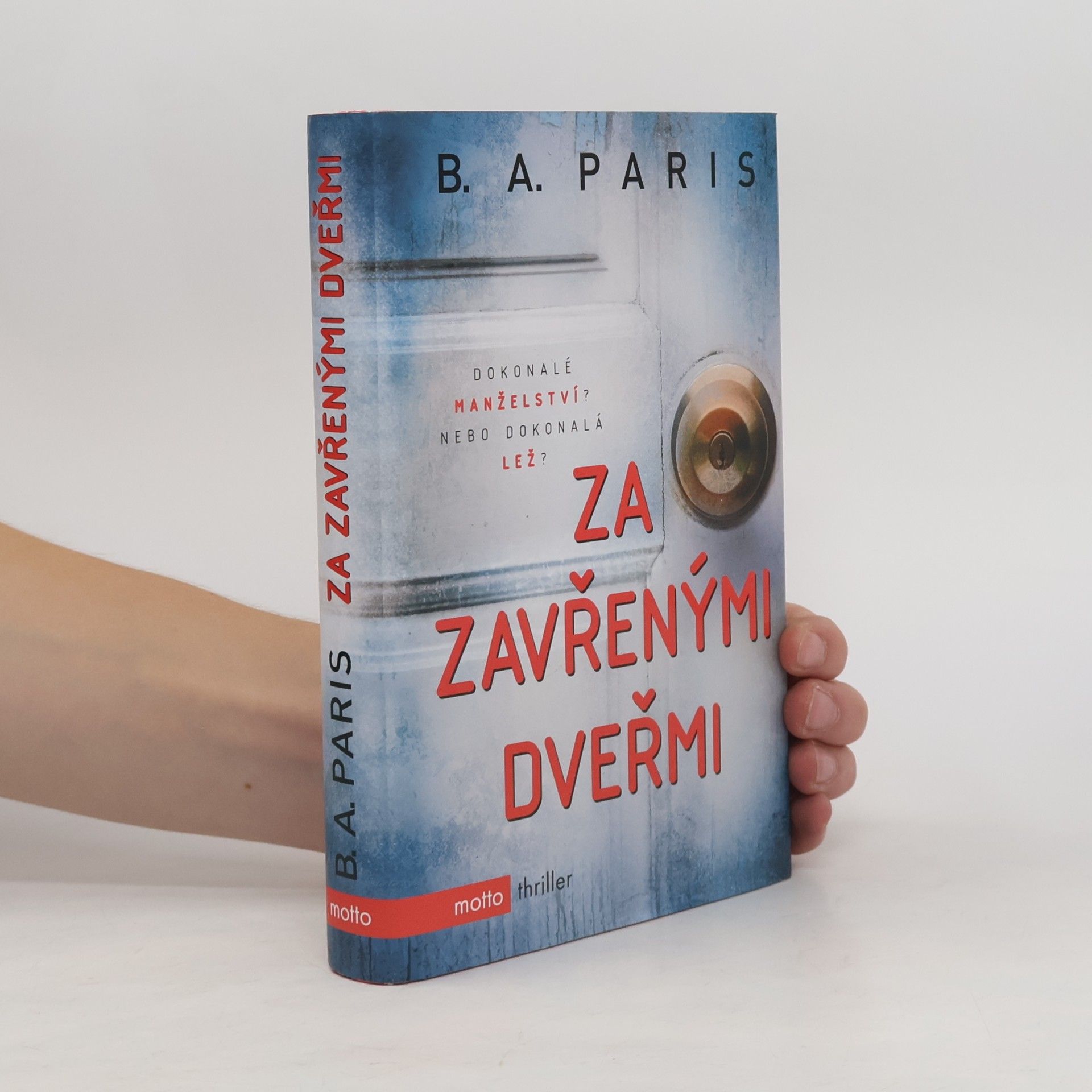 B. A. Paris Za zavřenými dveřmi