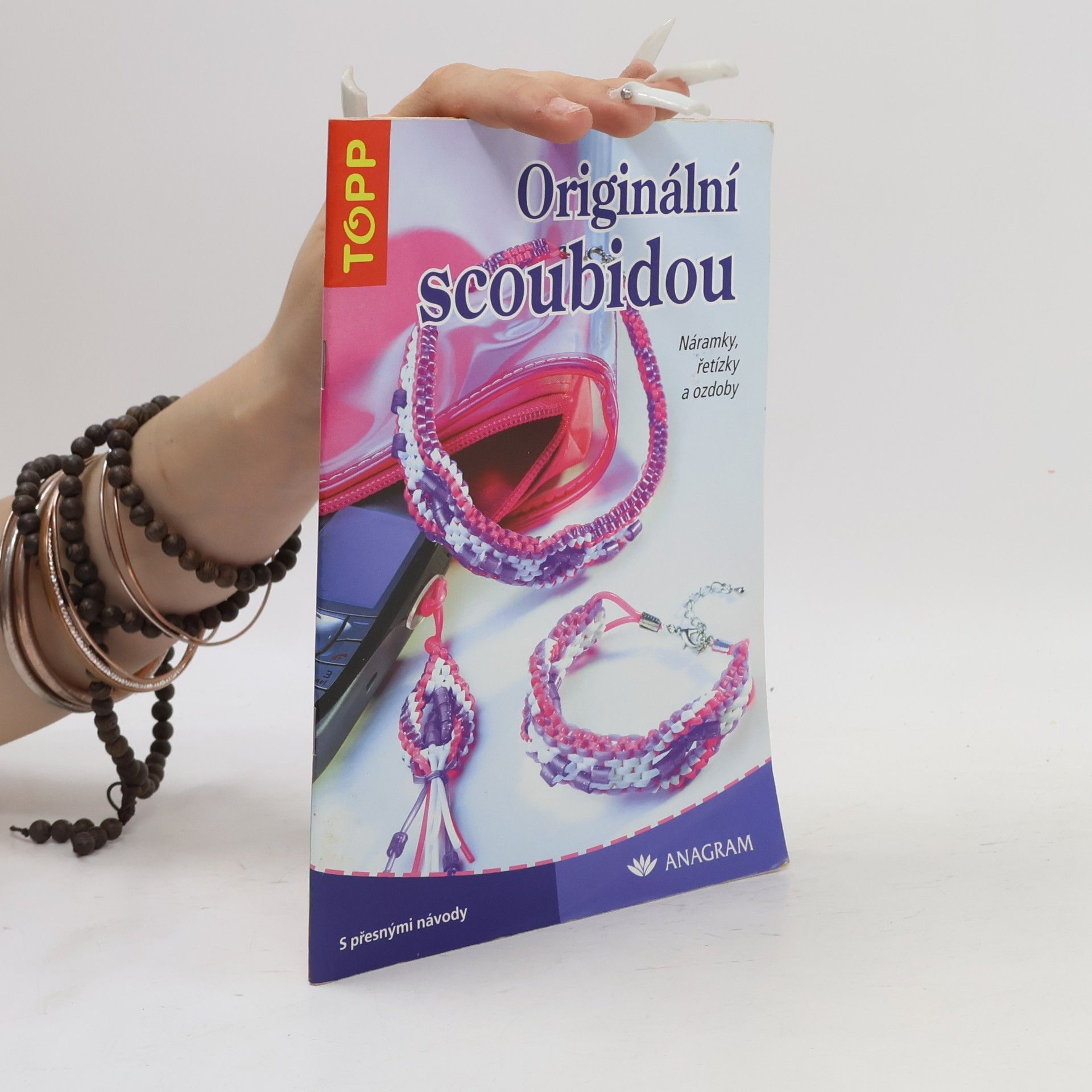 Stephanie Göhr Originální scoubidou : náramky, řetízky a ozdoby