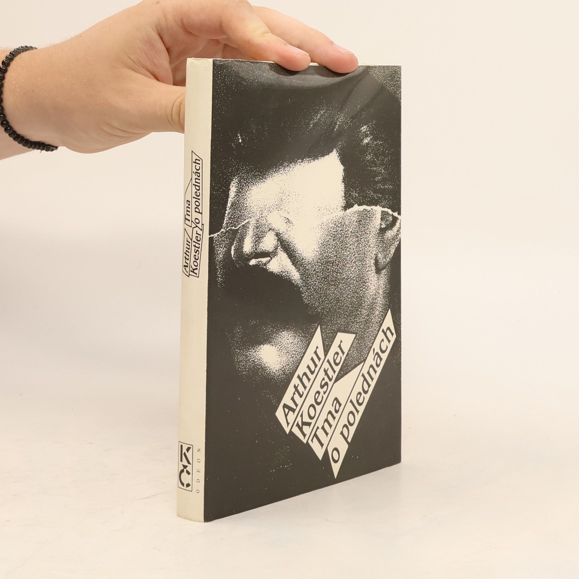 Arthur Koestler Tma o polednách