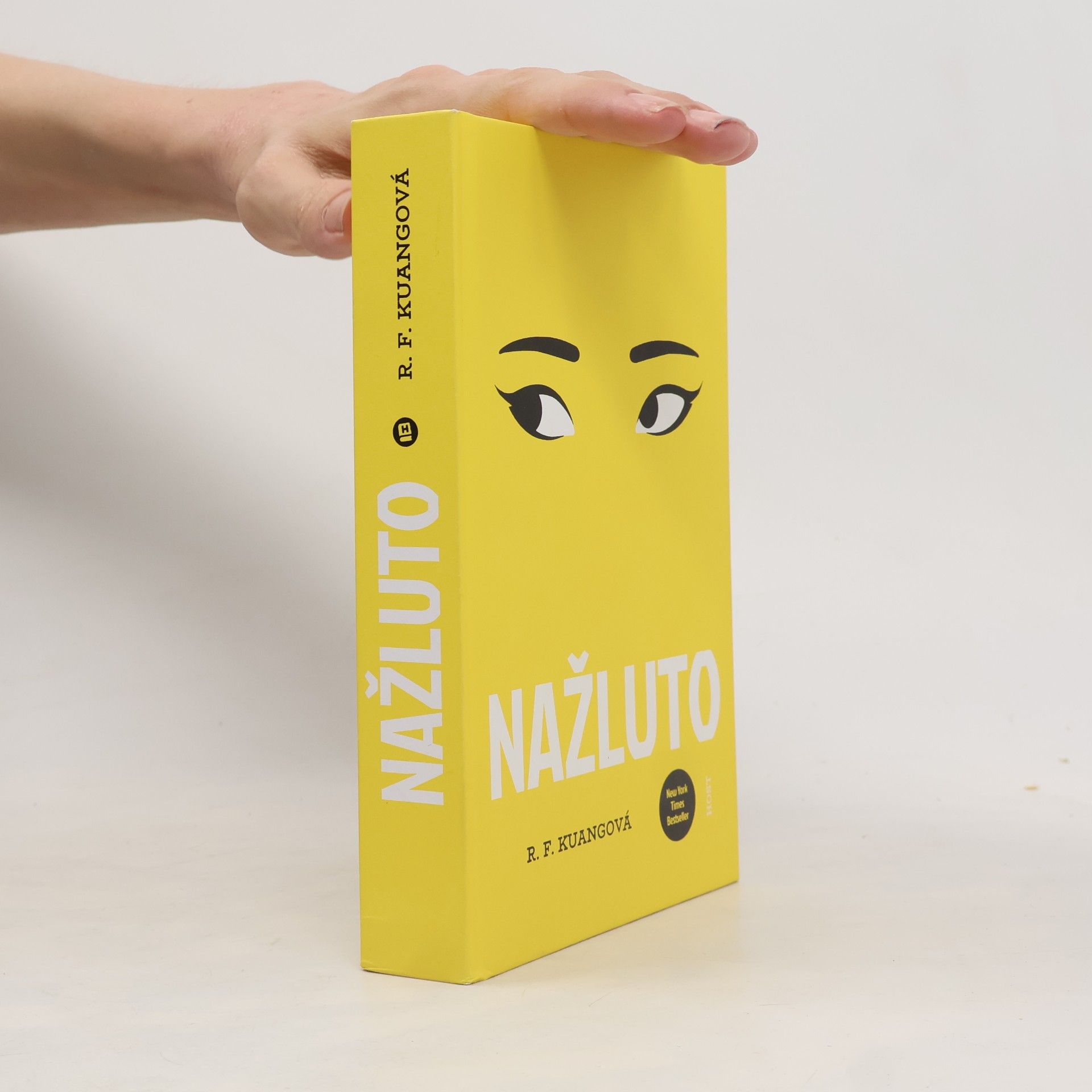 Rebecca Kuang Nažluto