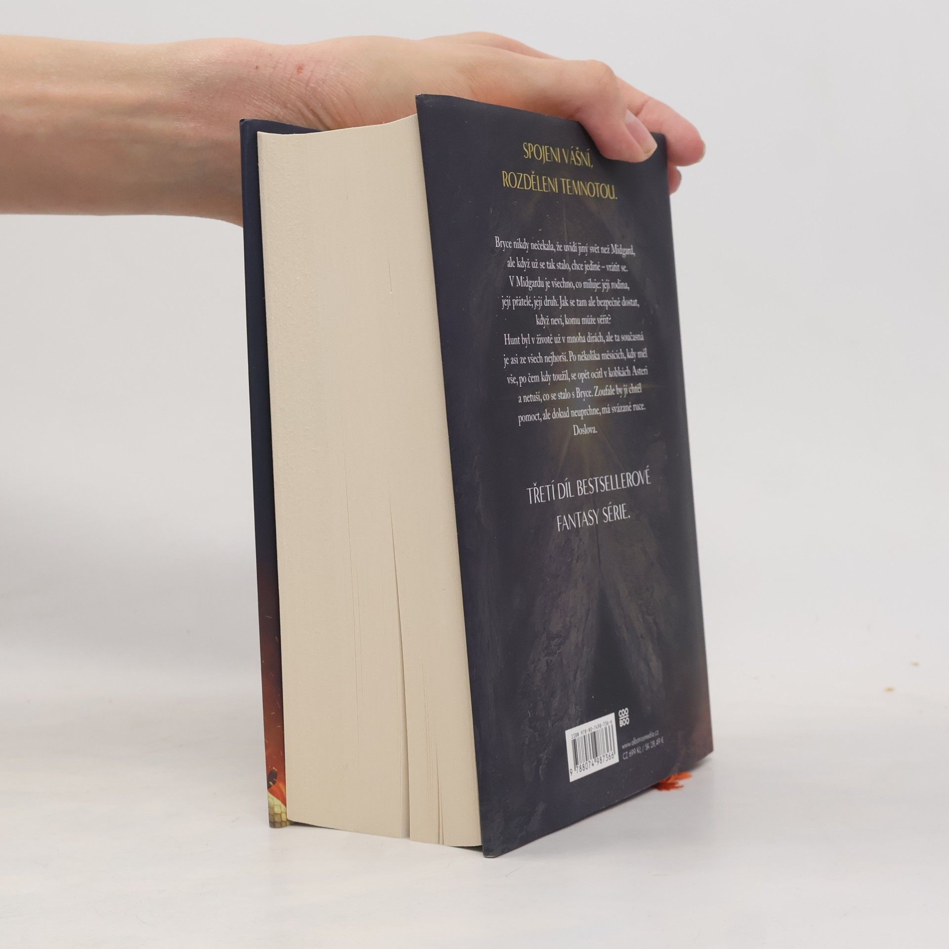 Sarah J. Maas Půlměsíční město. Rod plamene a stínu