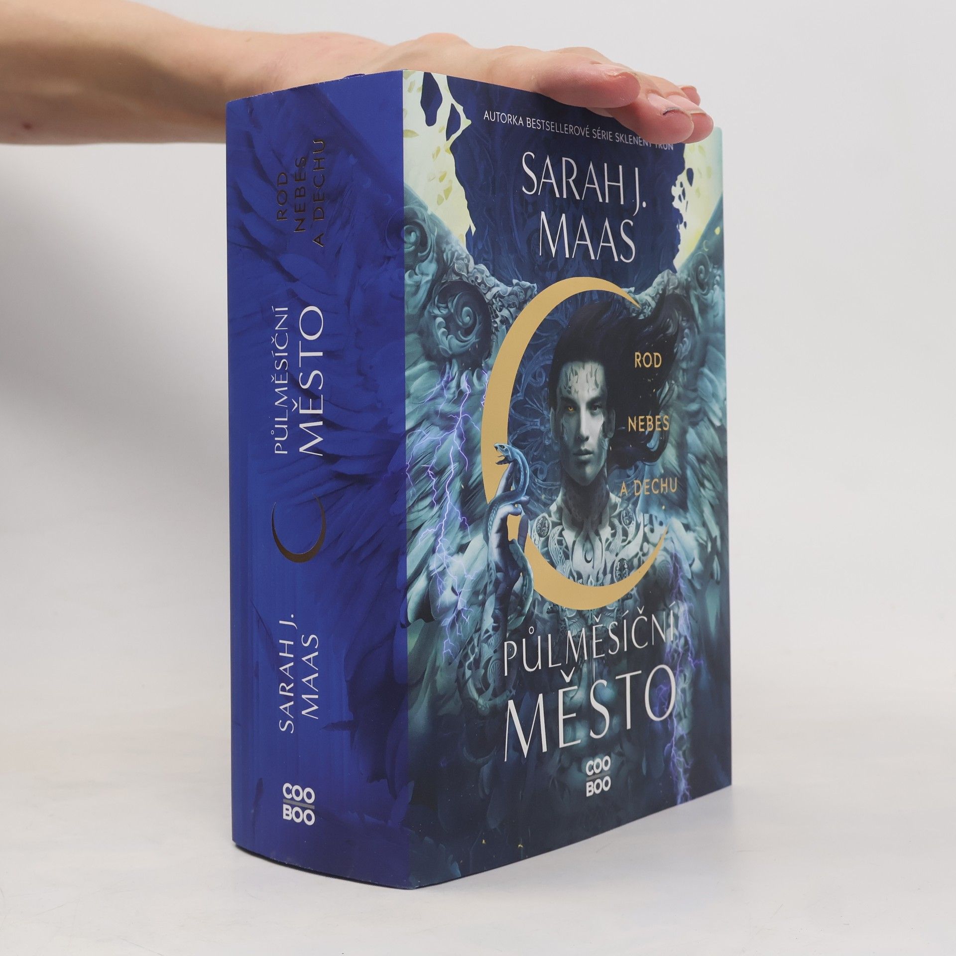 Sarah J. Maas Půlměsíční město. Rod nebes a dechu