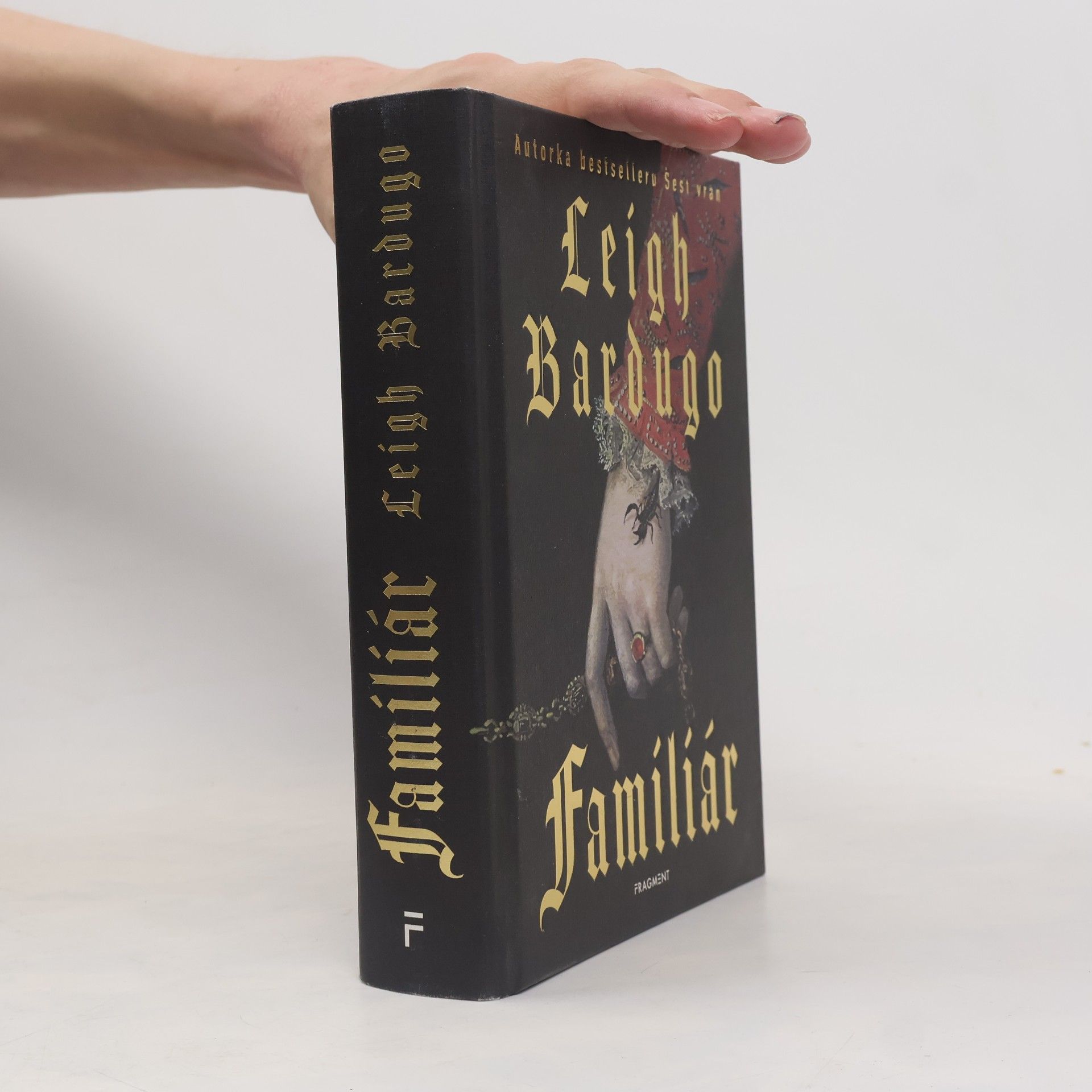Leigh Bardugo Familiár
