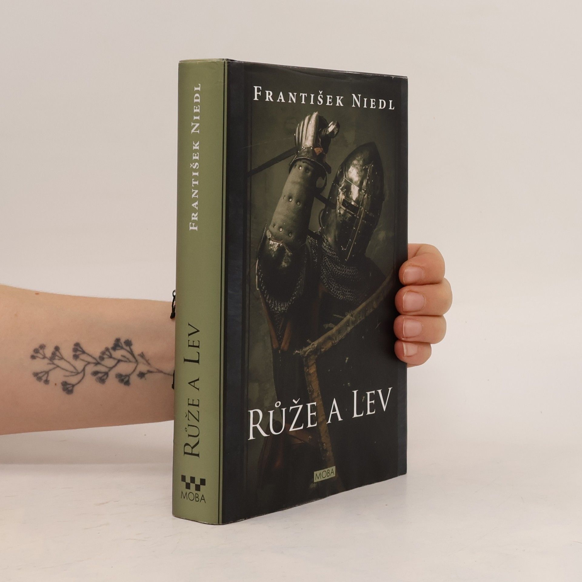František Niedl Růže a lev