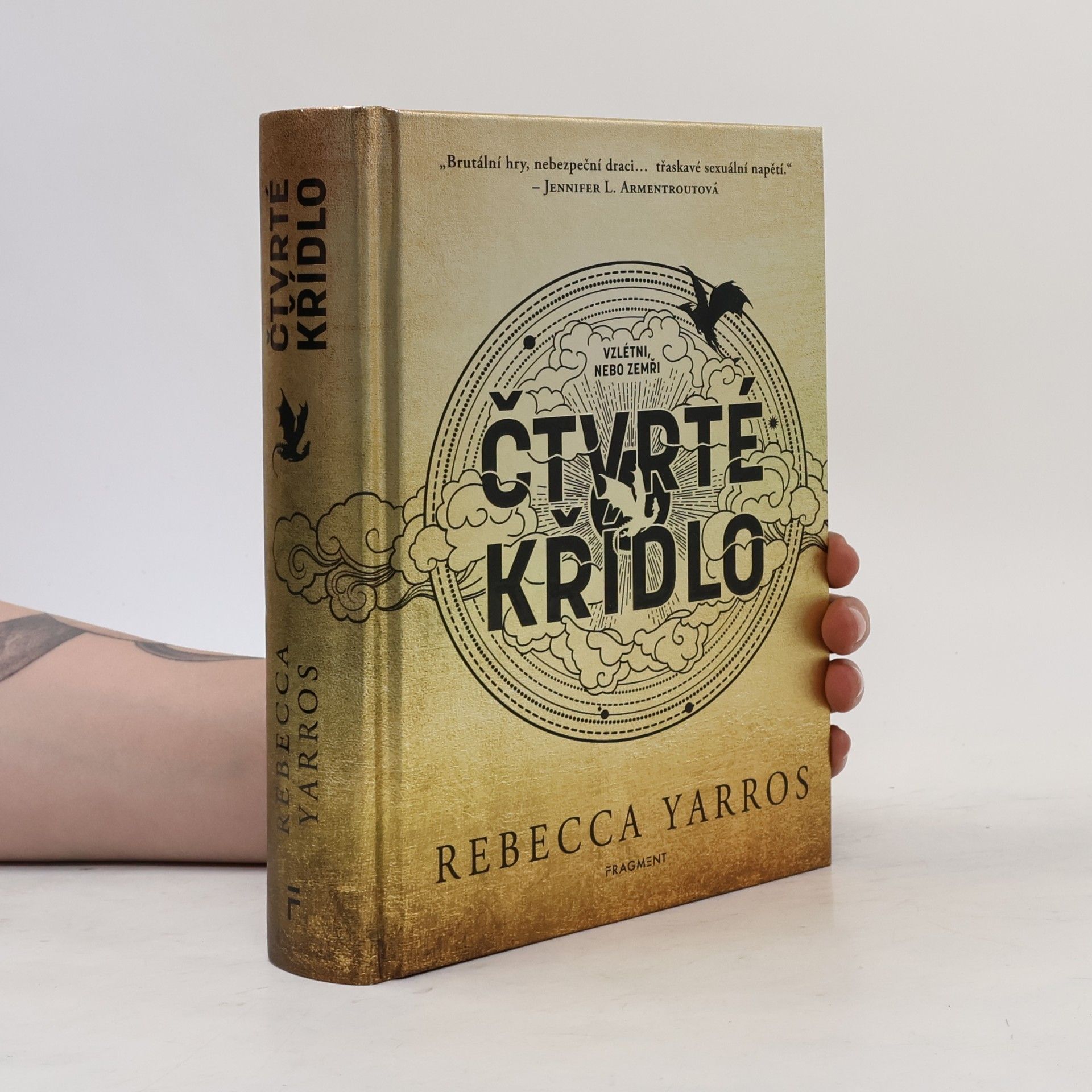 Rebecca Yarros Čtvrté křídlo