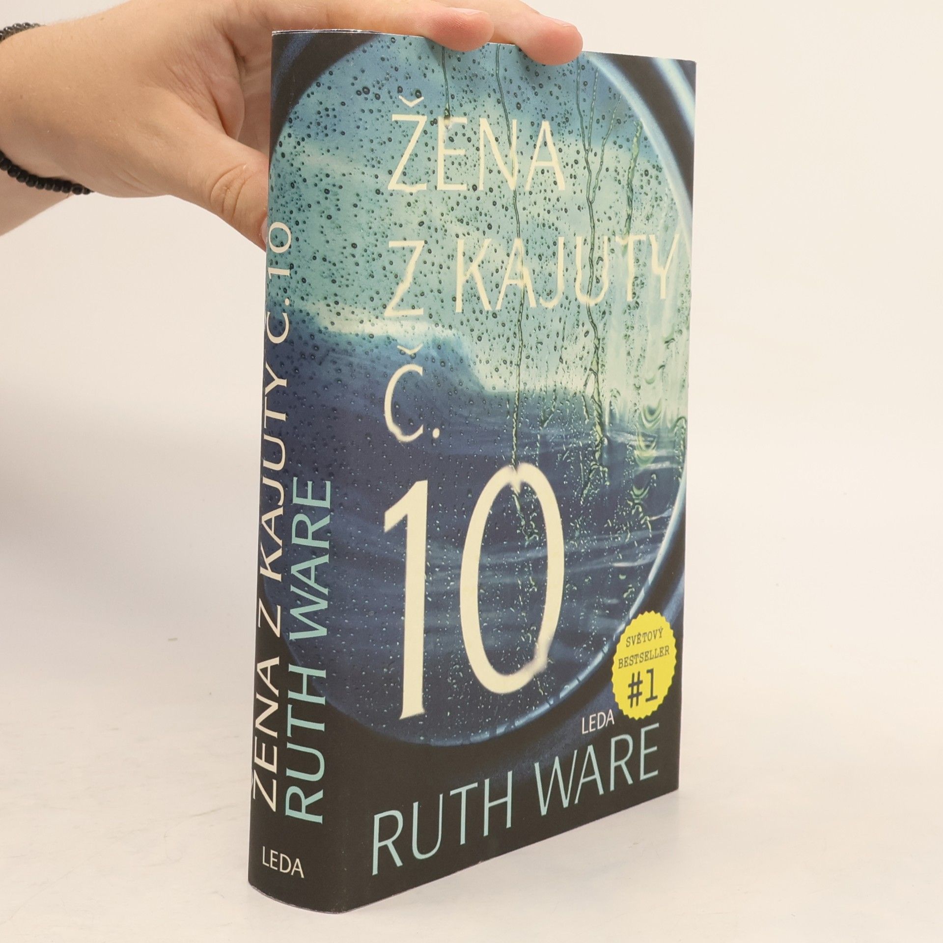 Ruth Ware Žena z kajuty č. 10