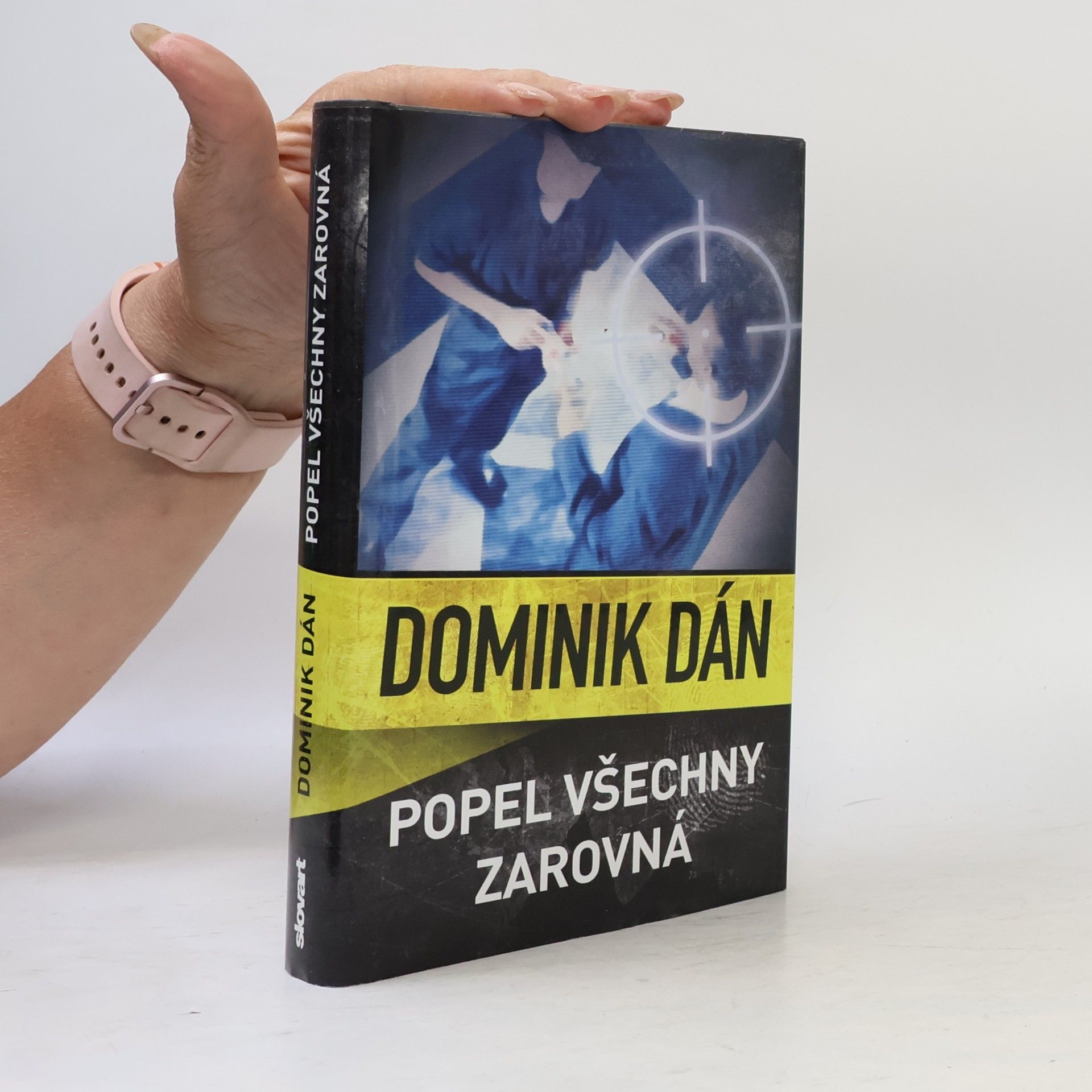 Dominik Dán Popel všechny zarovná