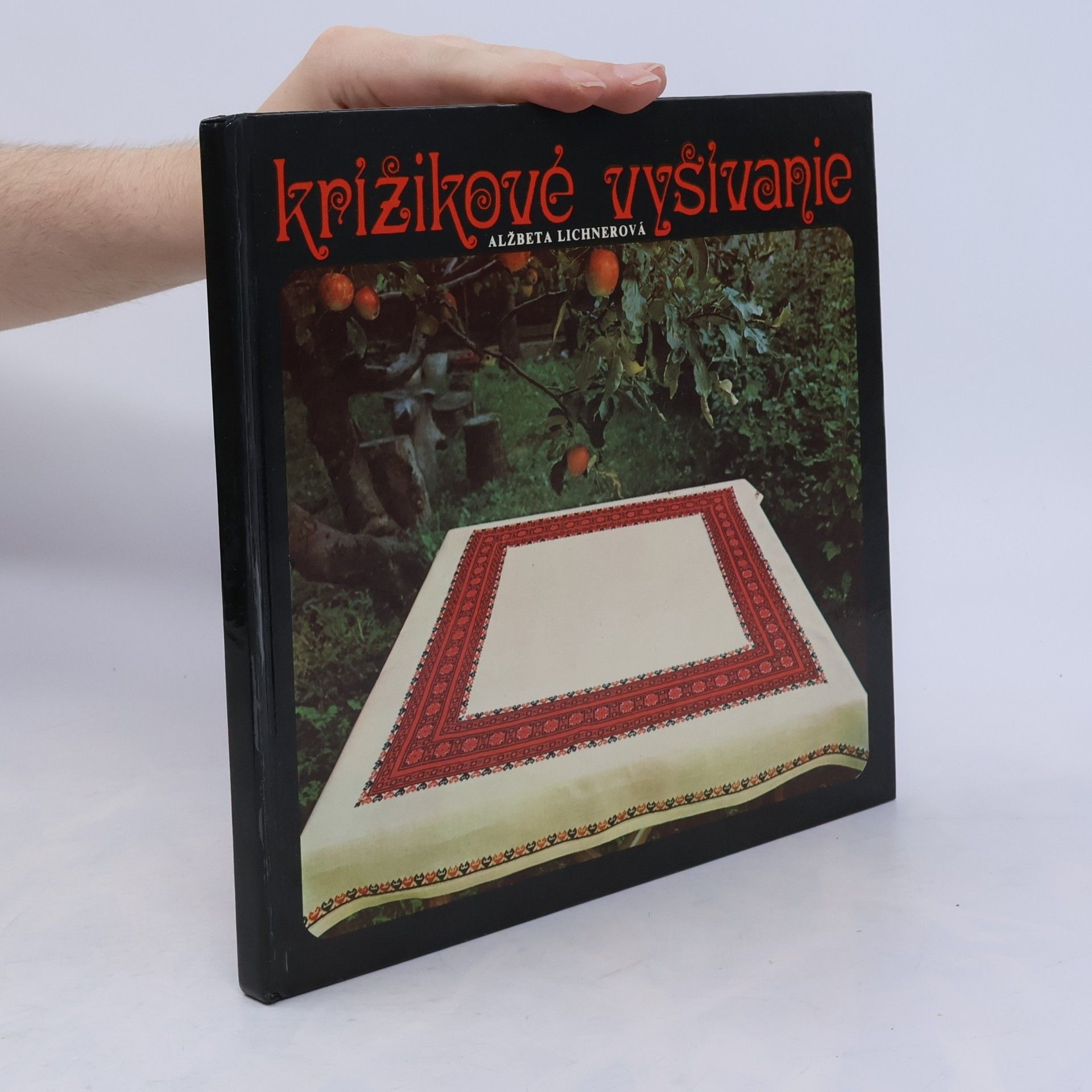 Alžbeta Lichnerová Krížikové vyšívanie
