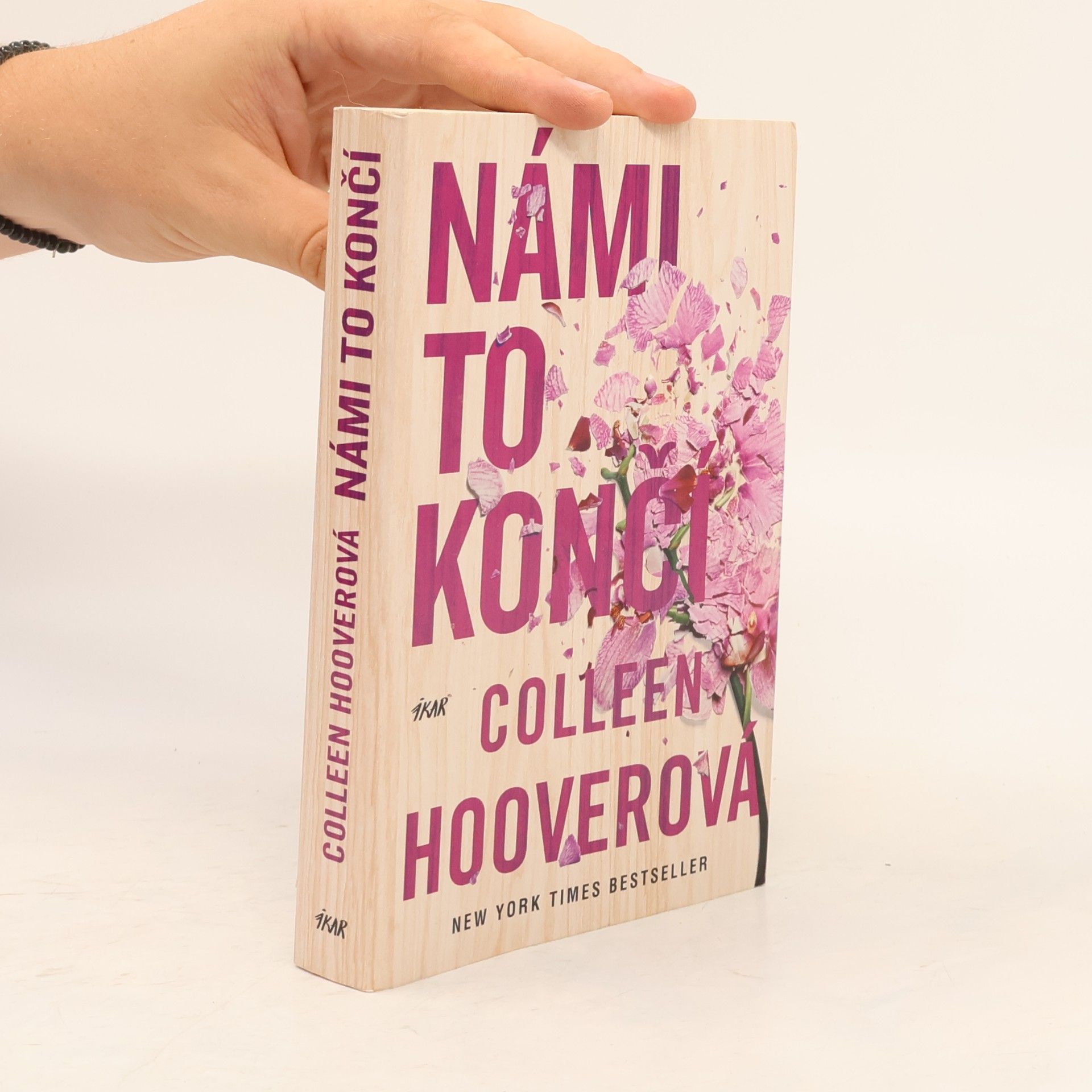 Colleen Hoover Námi to končí