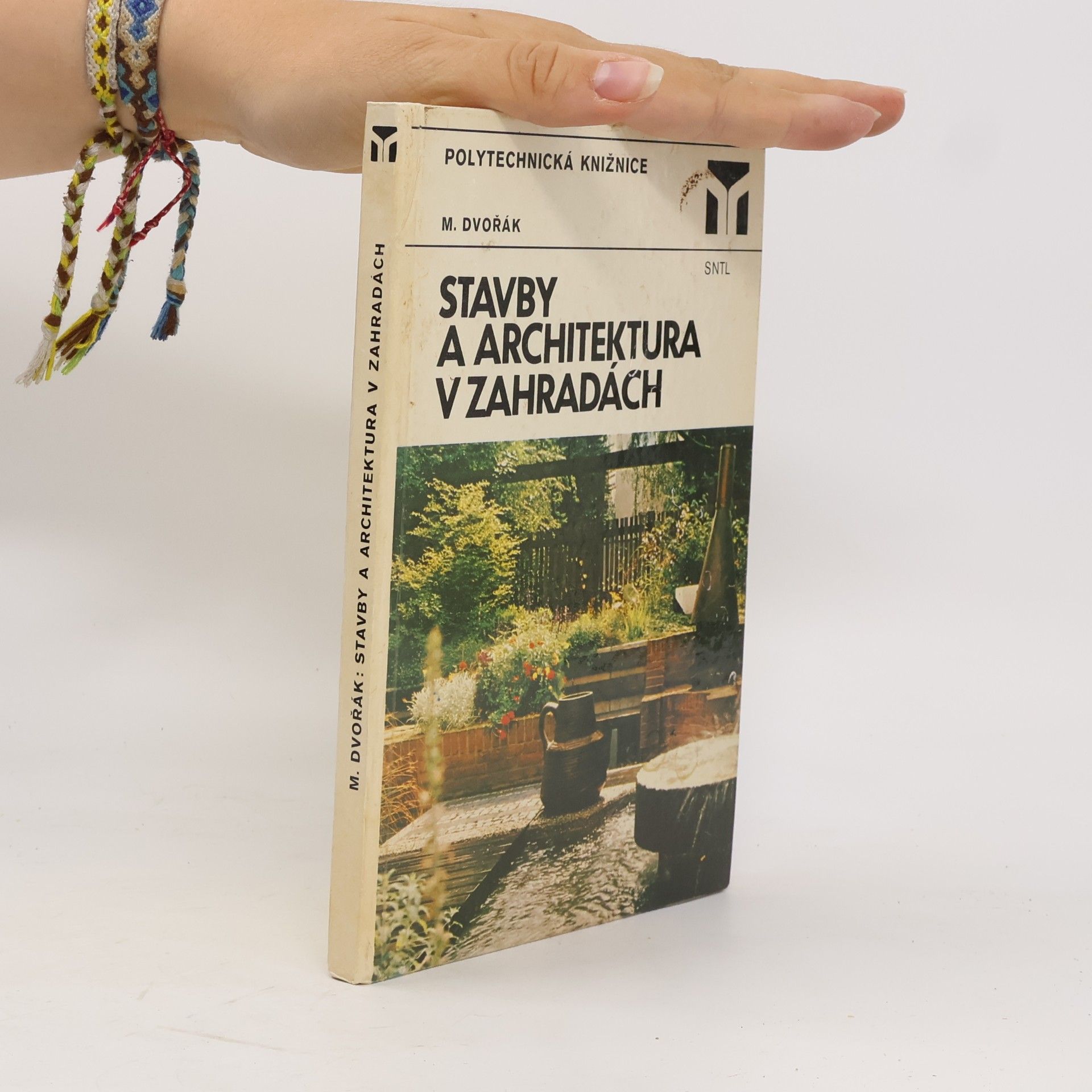 Stavby a architektura v zahradách