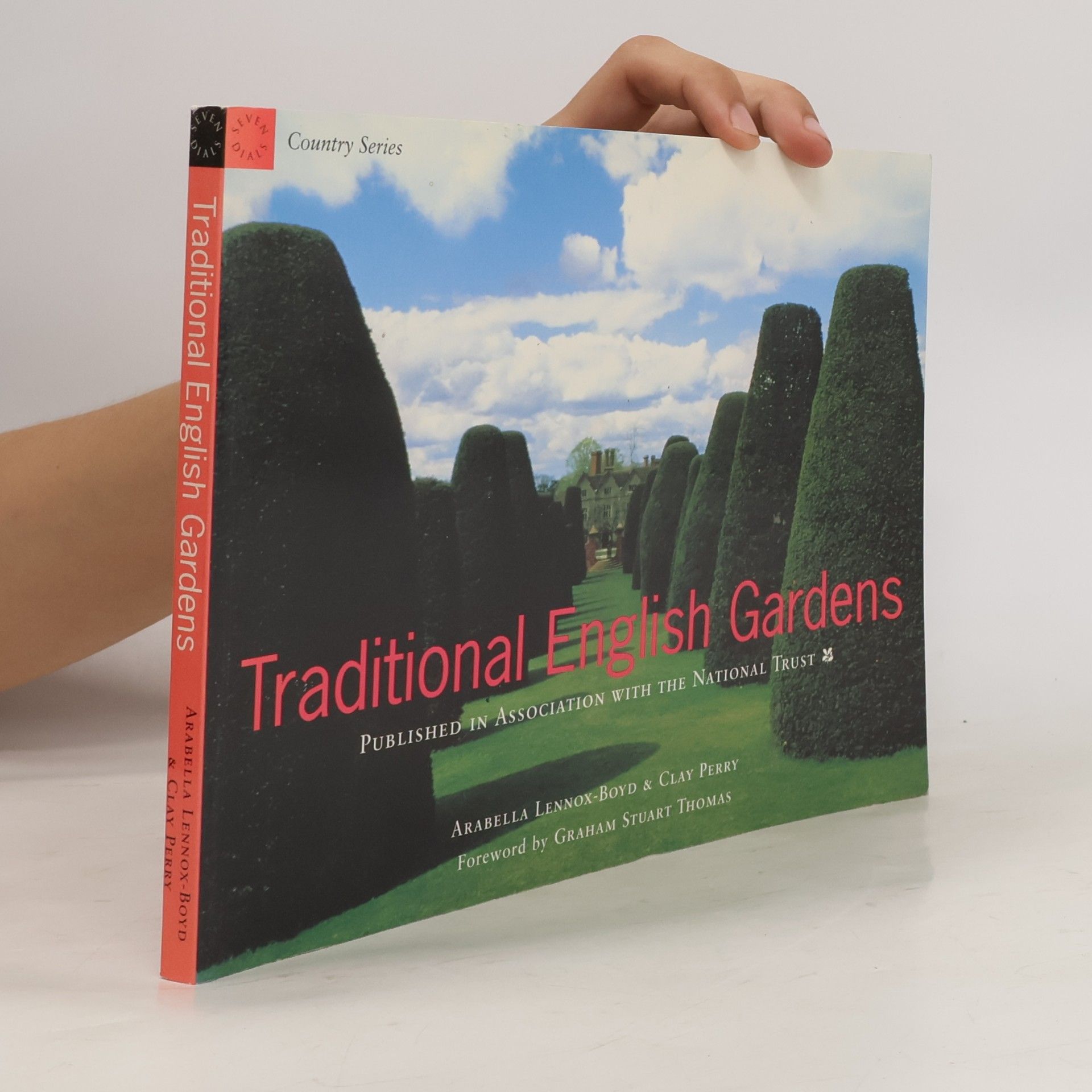 Graham Stuart Thomas Country Series: Traditional English Gardens