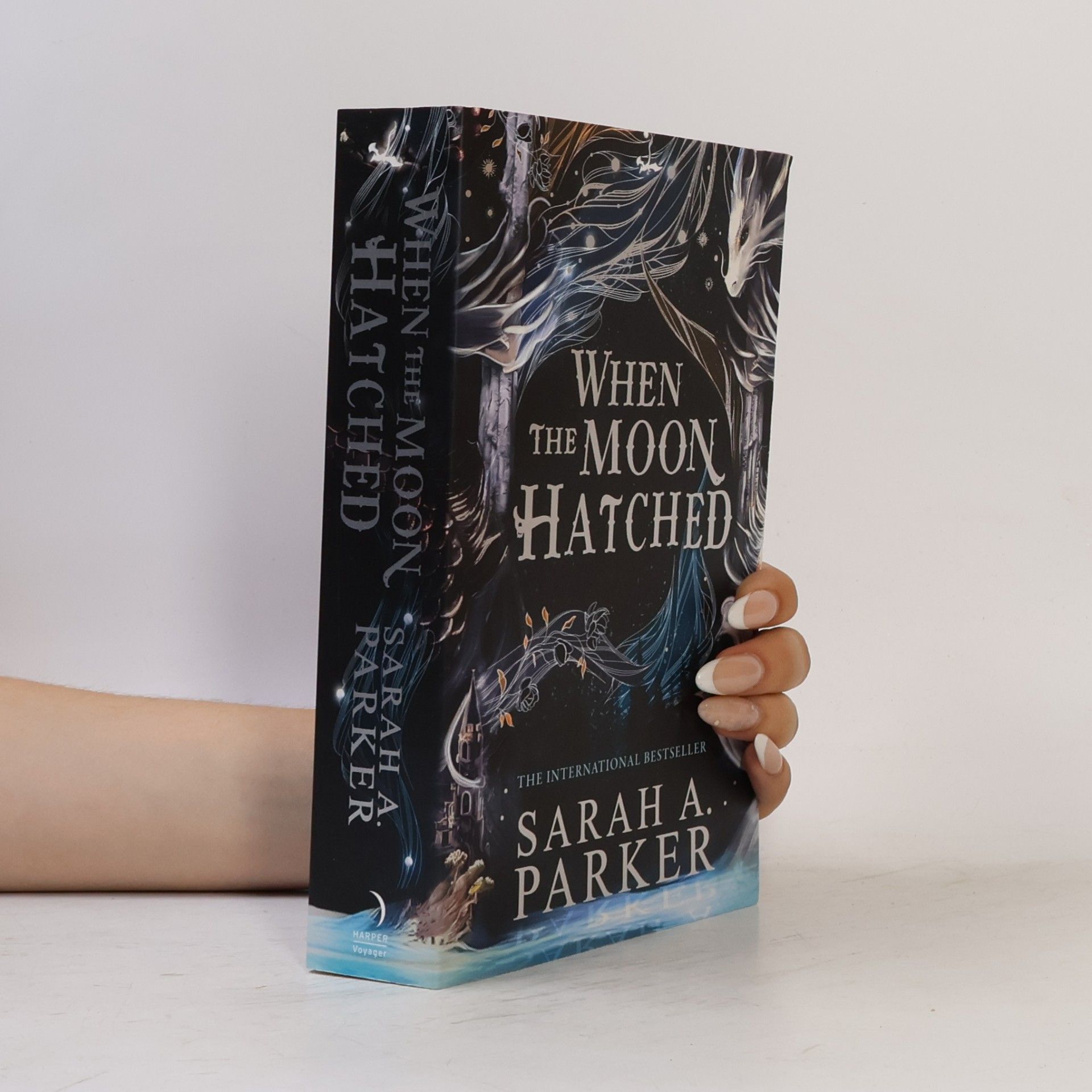 Sarah A. Parker When the Moon Hatched (The Moonfall Series, Book 1)