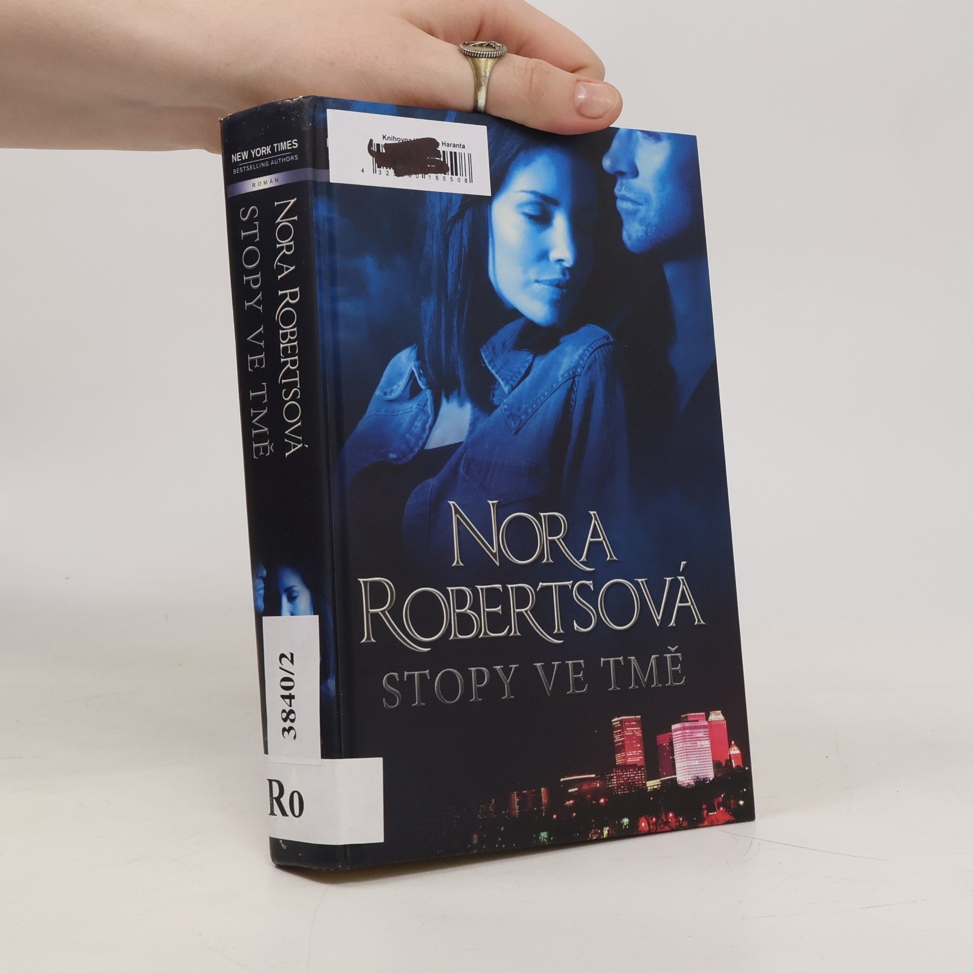 Nora Roberts Stopy ve tmě. Noční stín. Noční dým