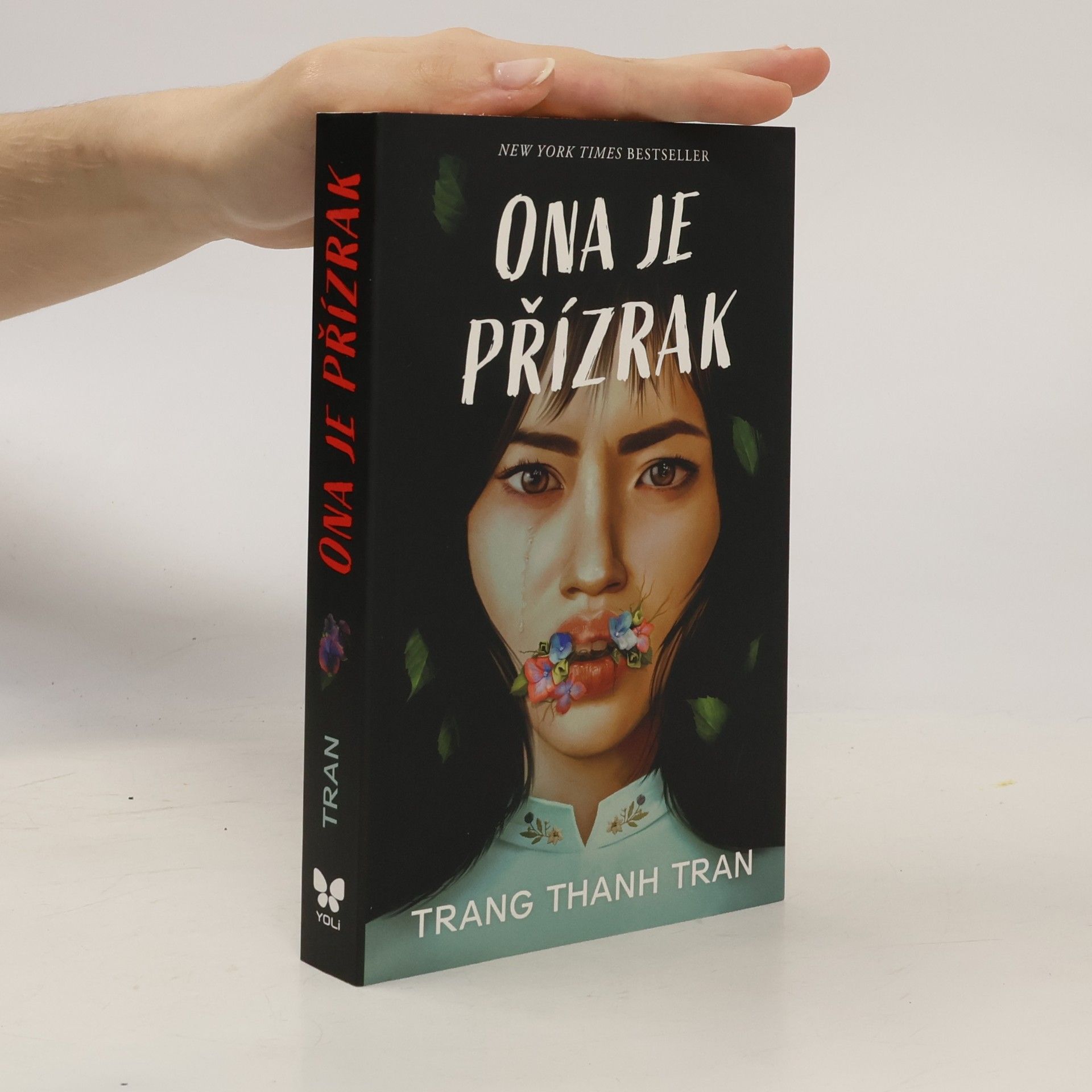 Ona je přízrak