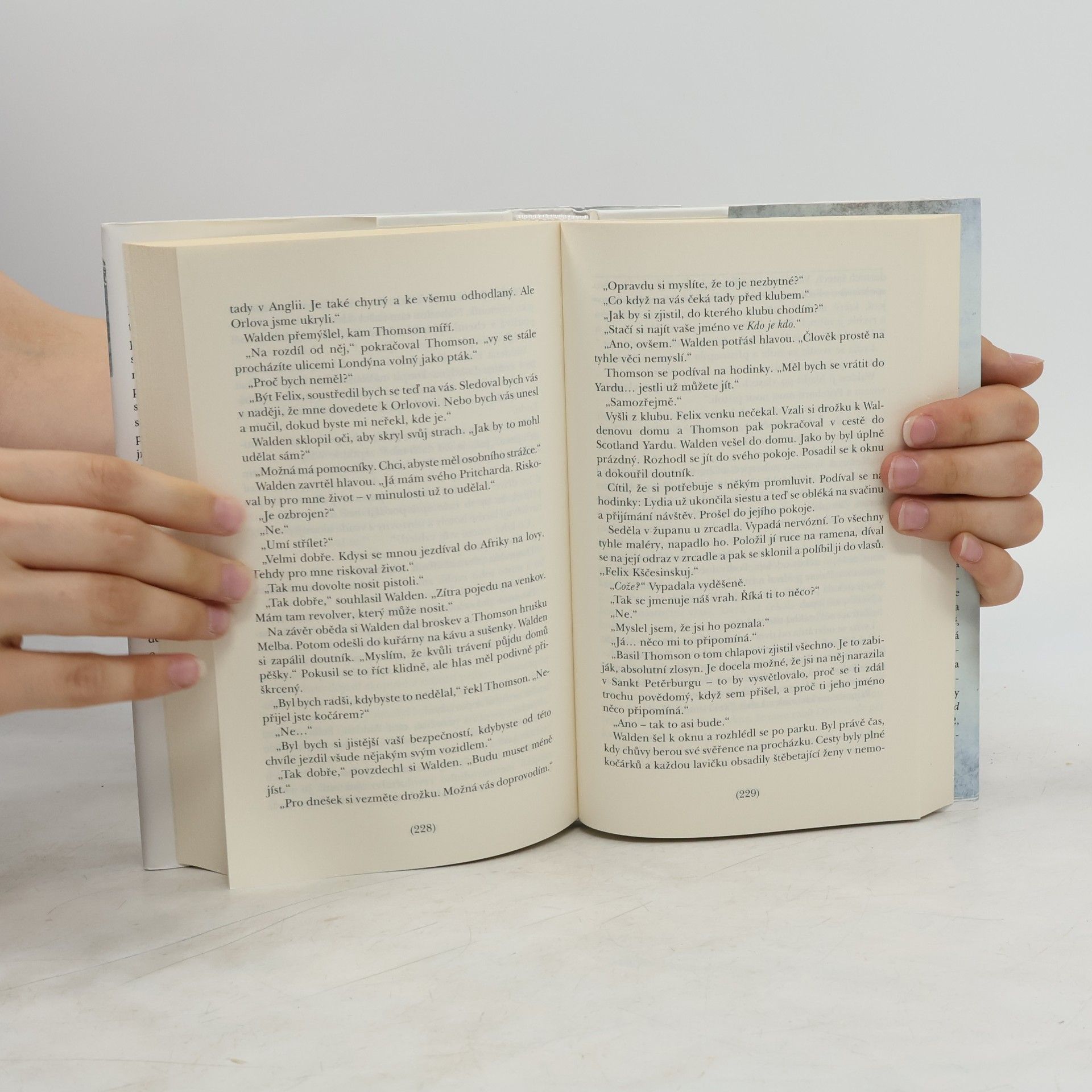 Ken Follett Muž s podivnou minulostí