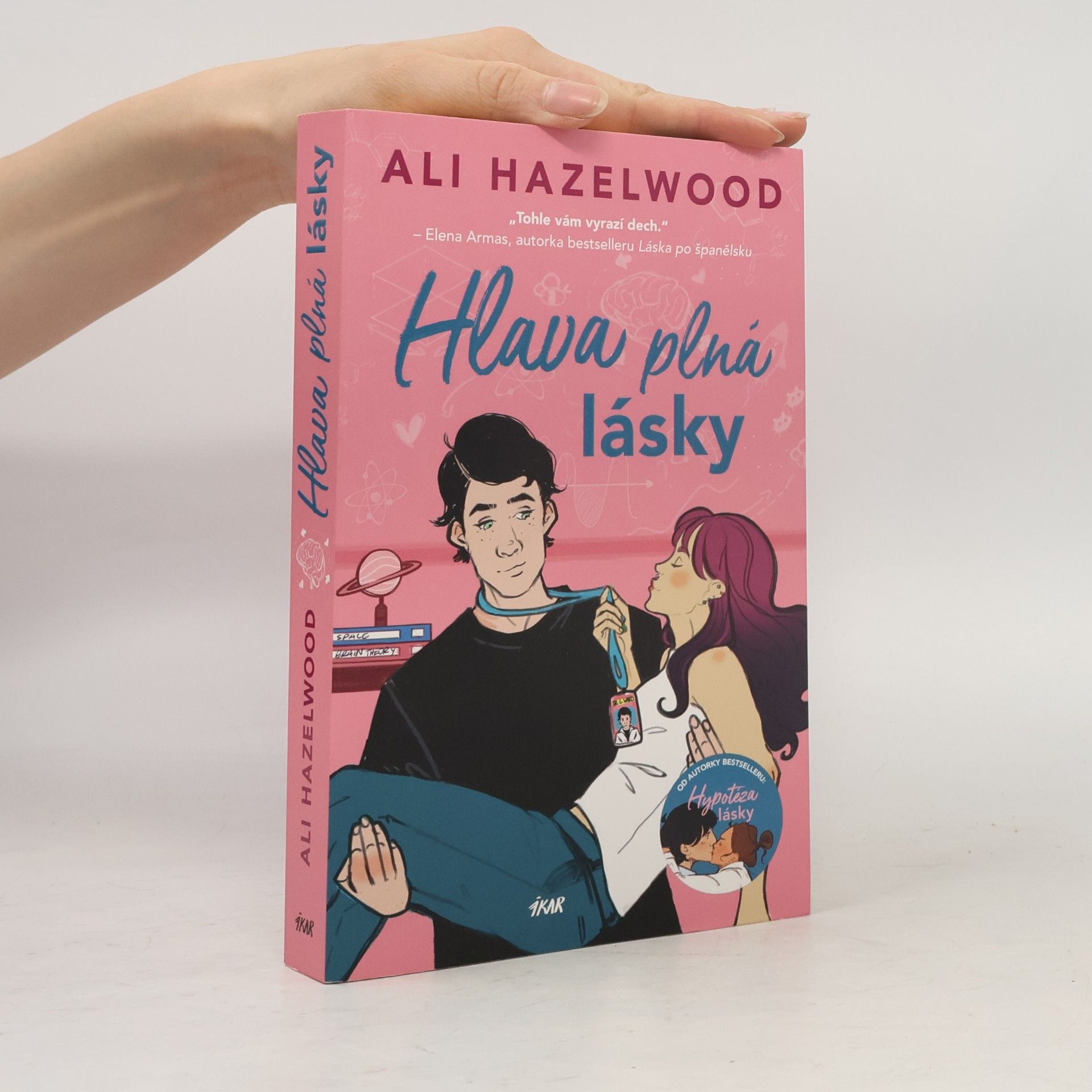 Ali Hazelwood Hlava plná lásky