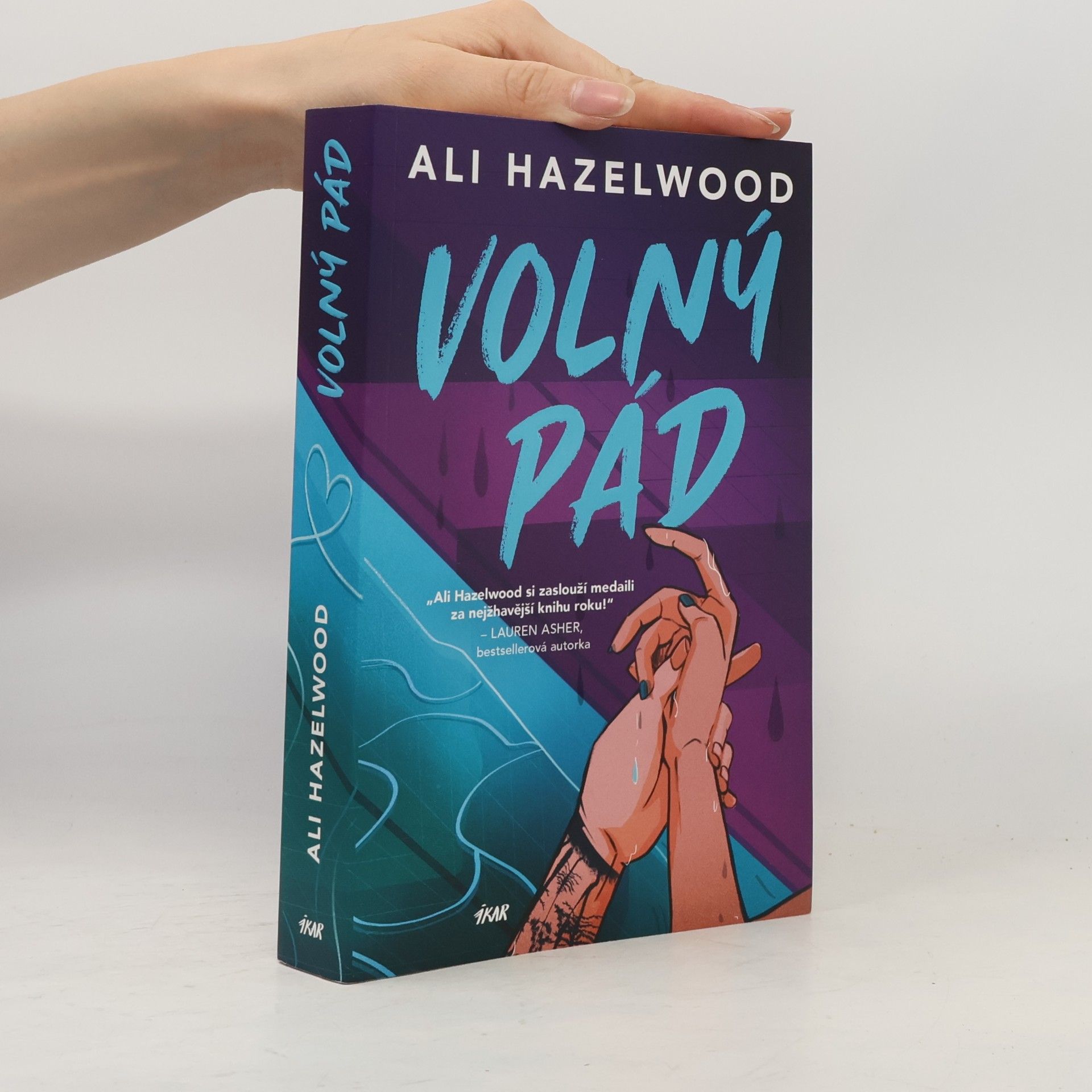Ali Hazelwood Volný pád