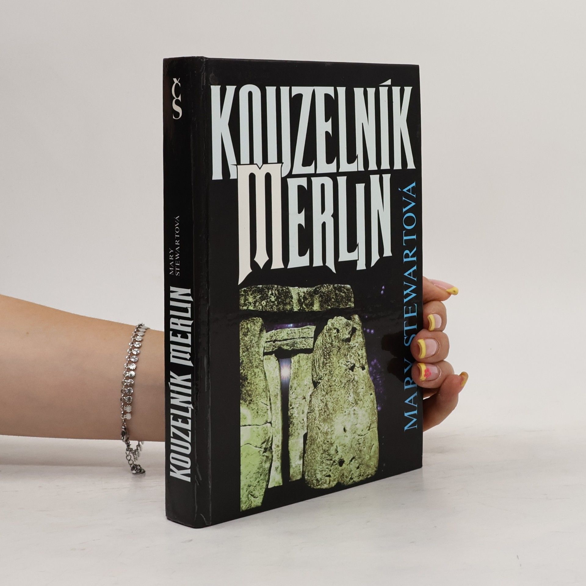 Mary Stewart Kouzelník Merlin