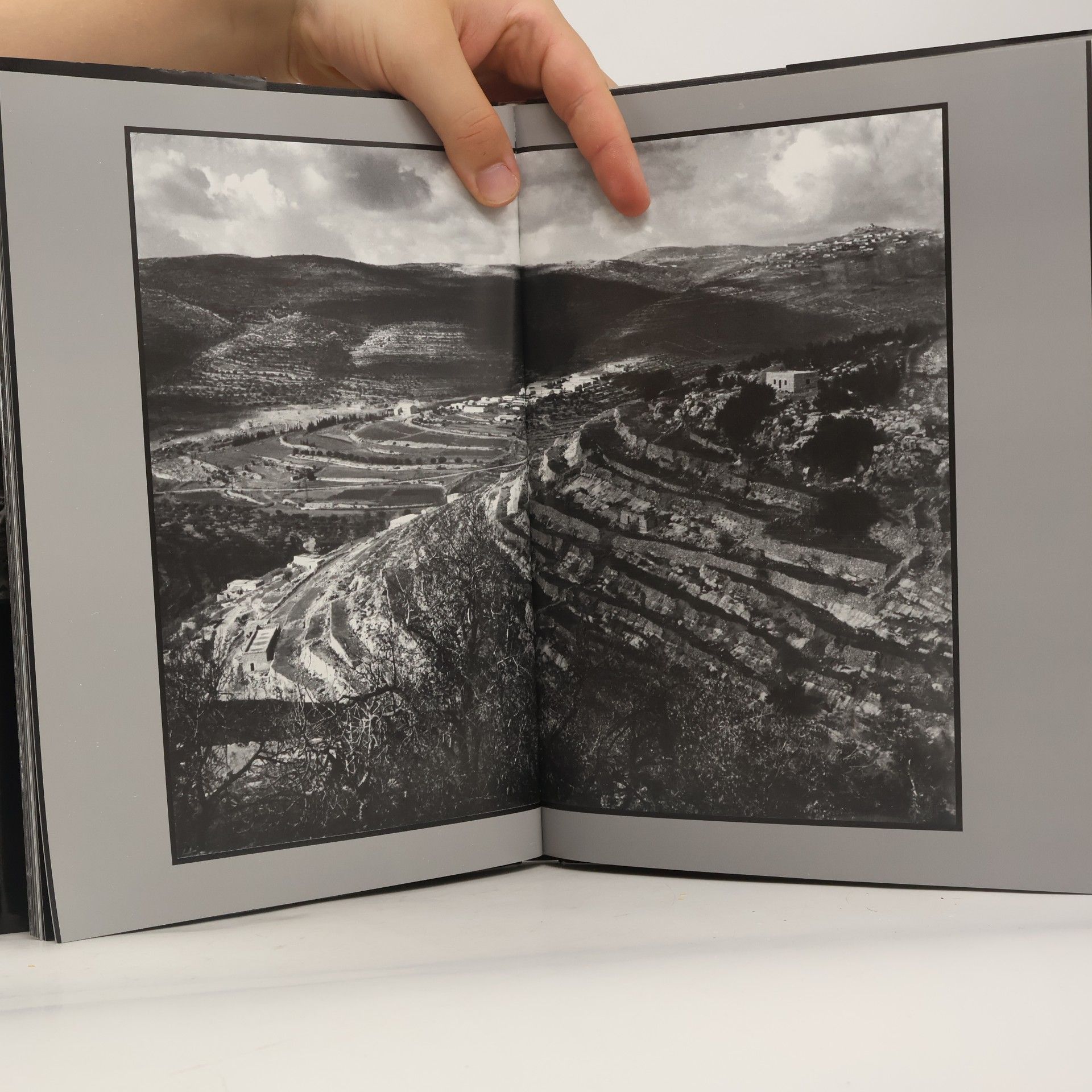 Magdaléna Robinson Izrael - zamurovaná kniha, Israel A Book Immured