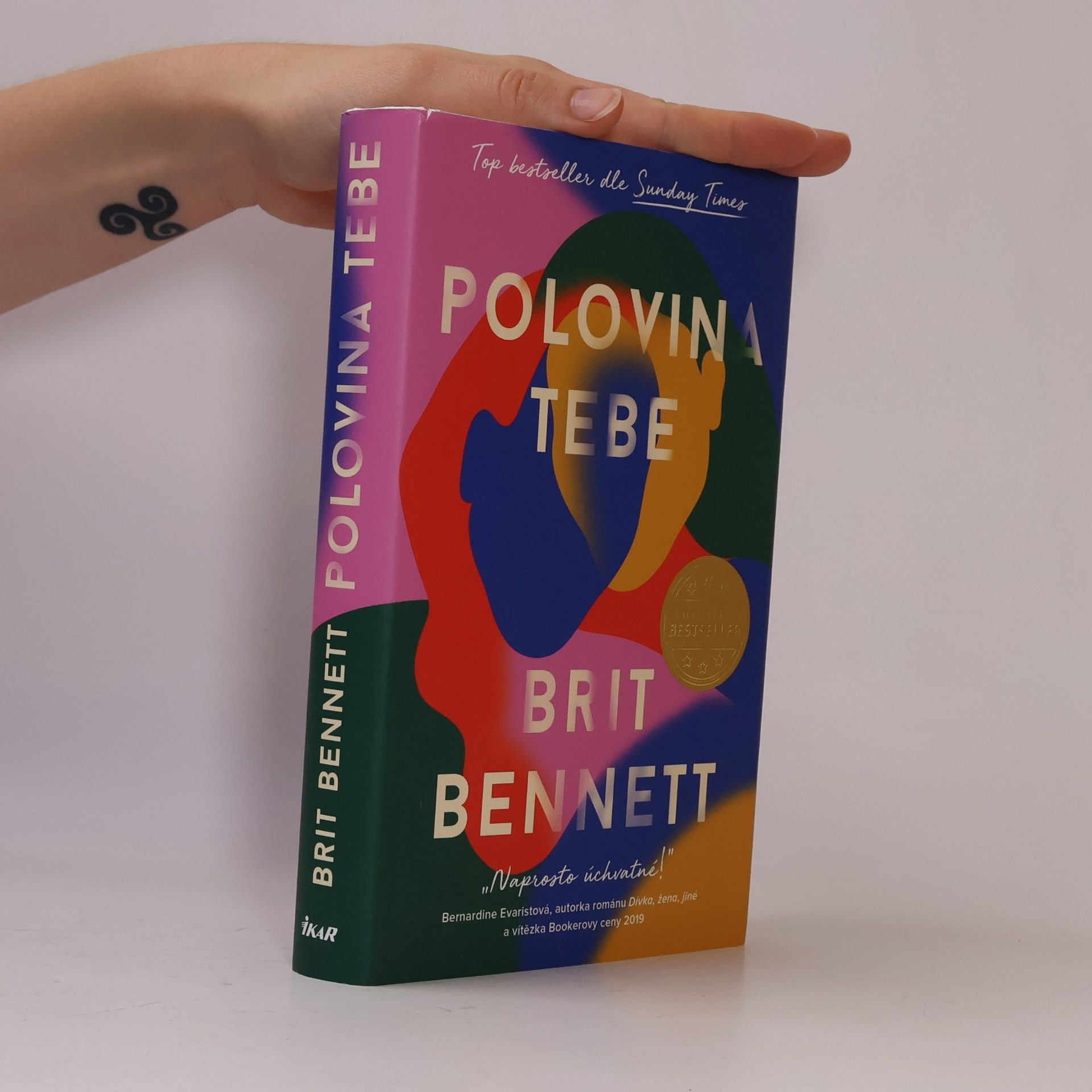 Brit Bennett Polovina tebe