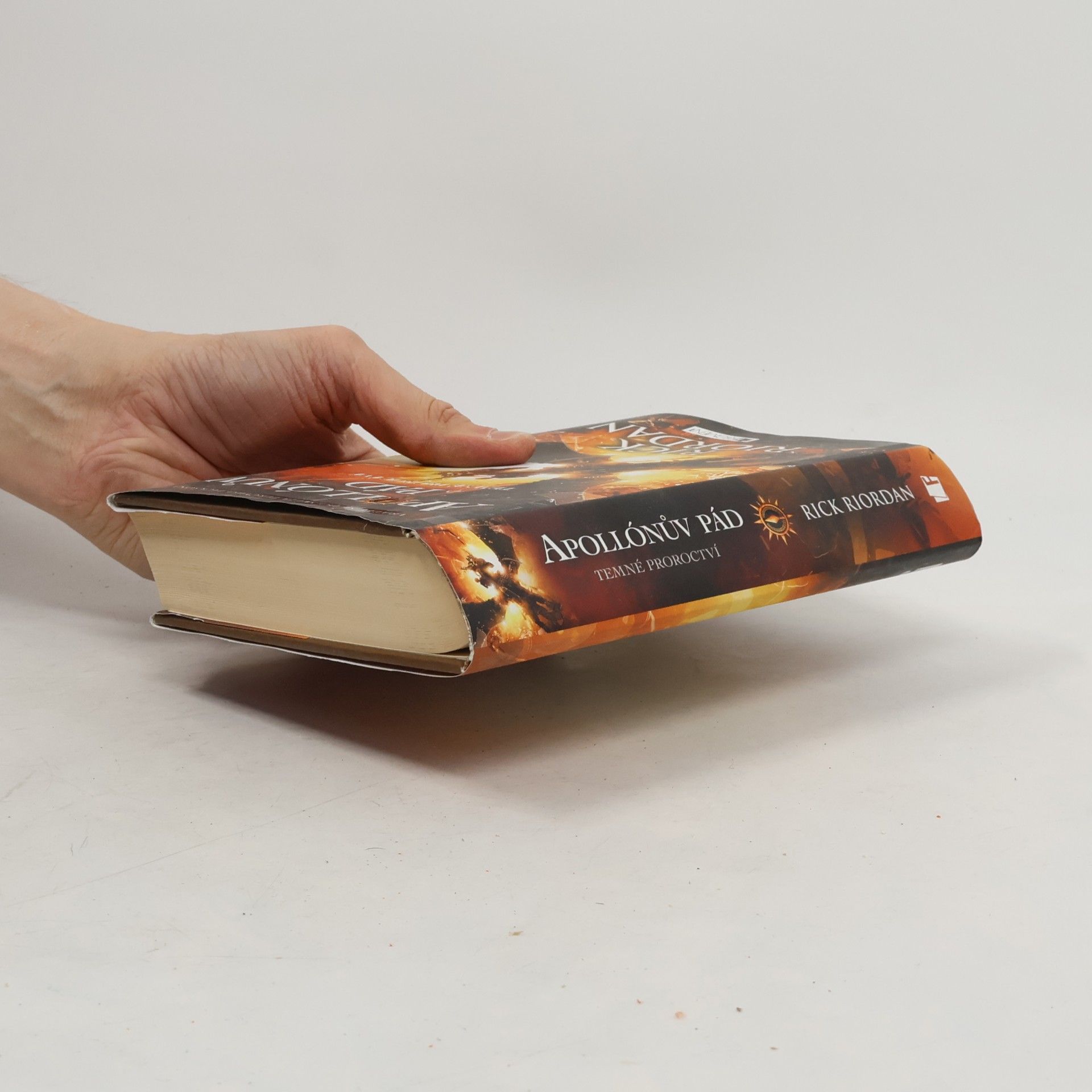 Rick Riordan Apollónův pád. Temné proroctví
