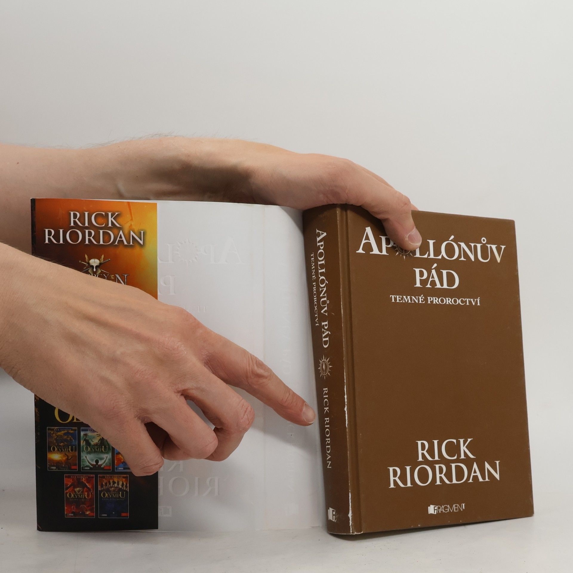 Rick Riordan Apollónův pád. Temné proroctví