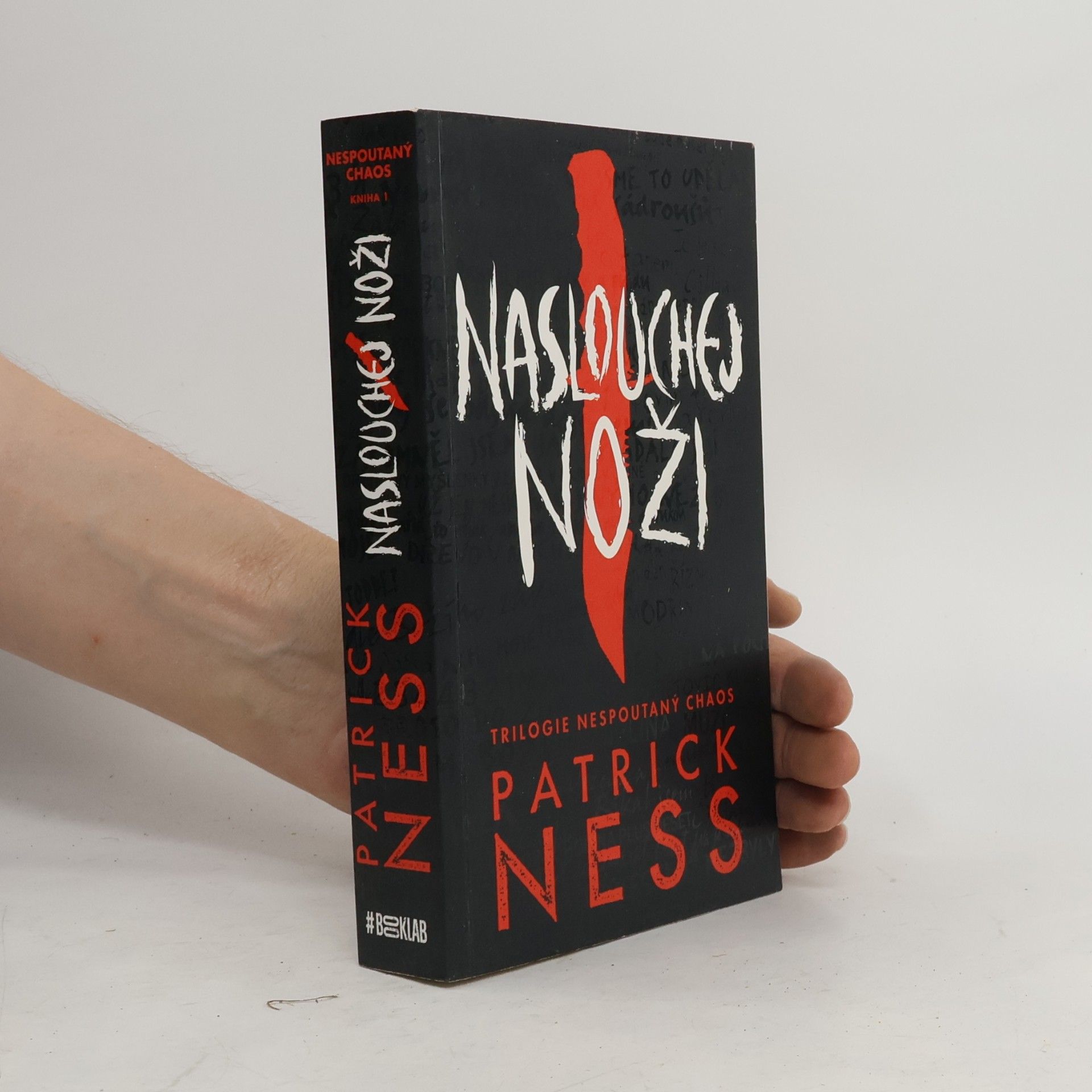 Patrick Ness Naslouchej noži