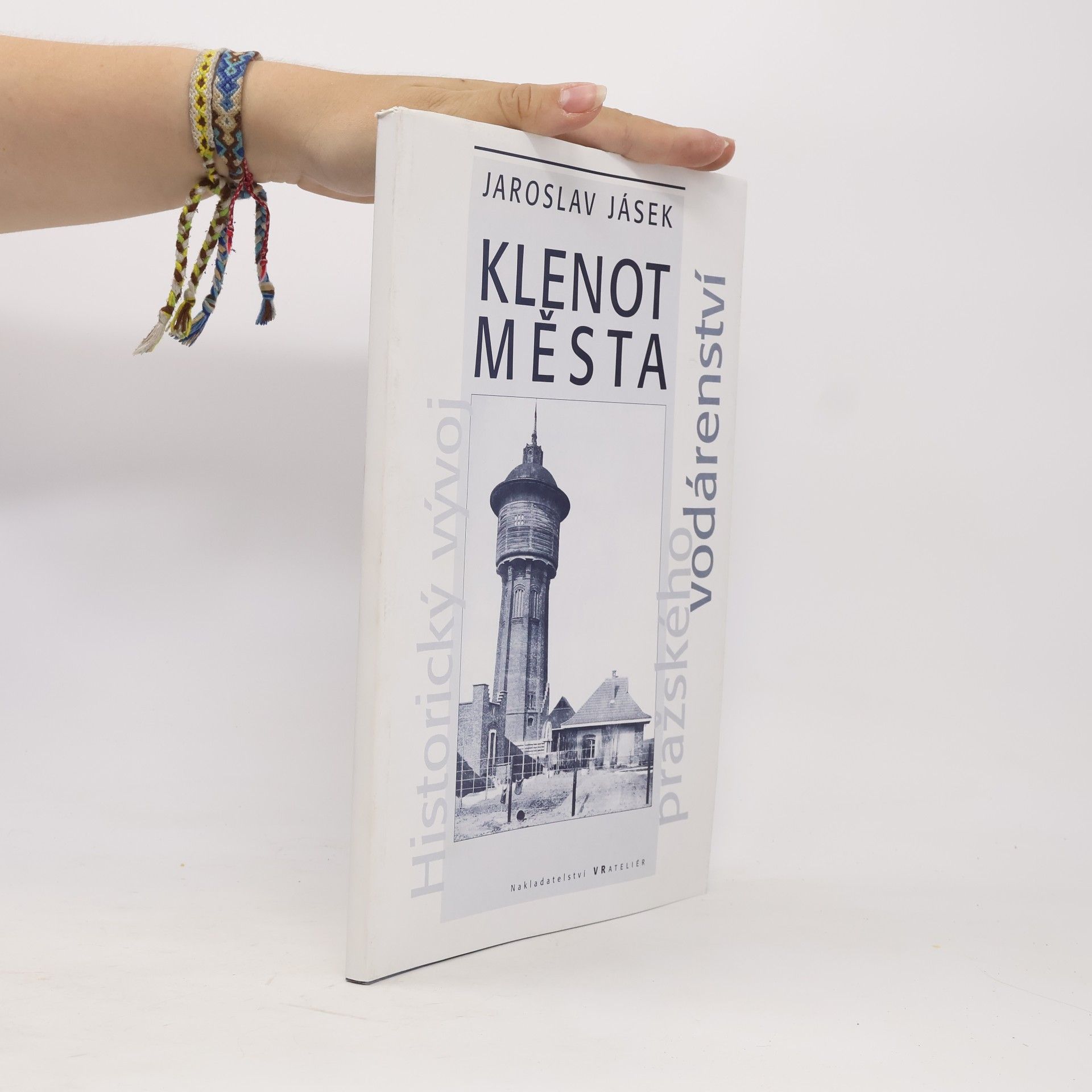 Kolektiv autorů Klenot města. Historický vývoj pražského vodárenství