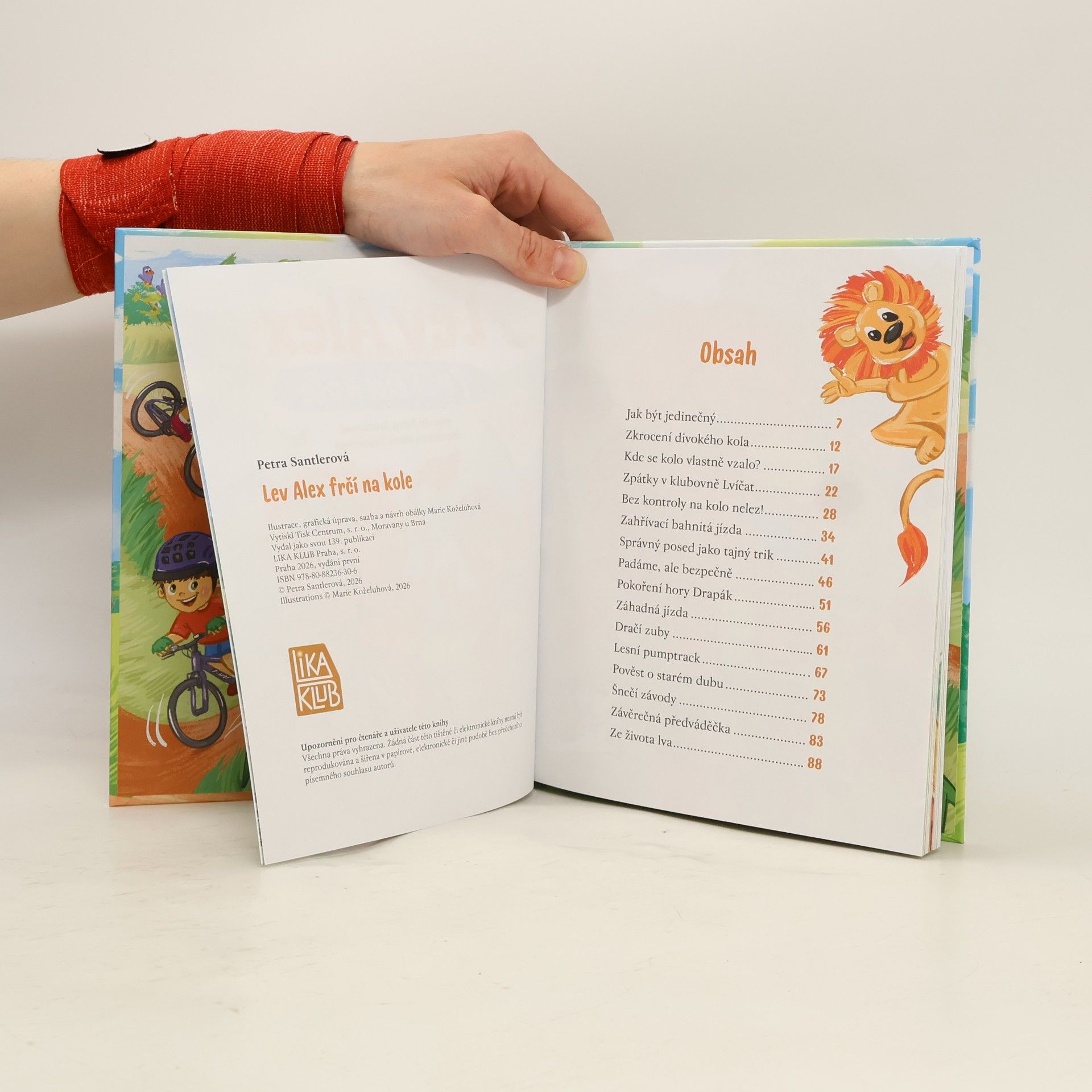 Petra Santlerová Lev Alex frčí na kole