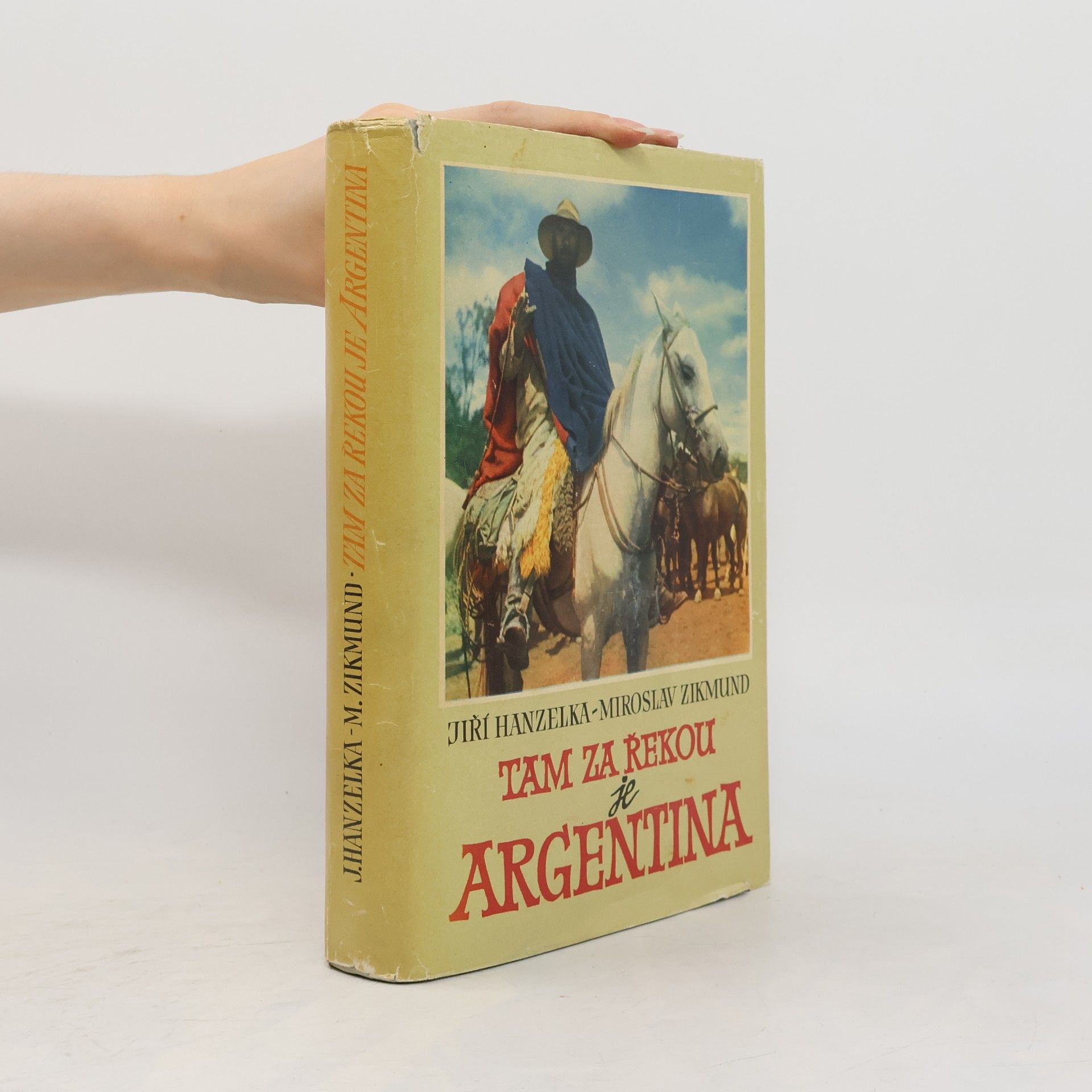 Jiří Hanzelka Tam za řekou je Argentina