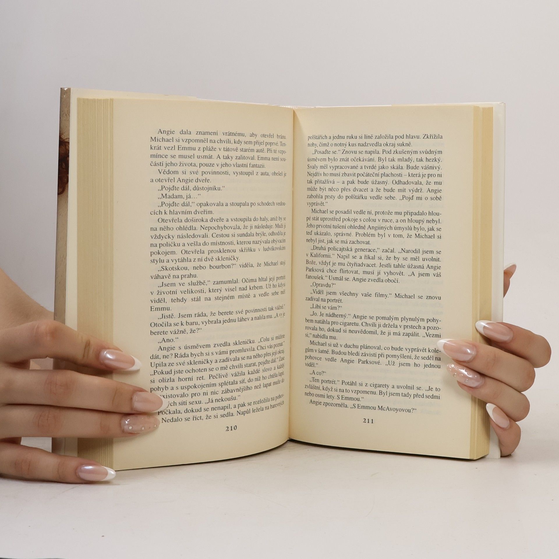 Nora Roberts Veřejná tajemství