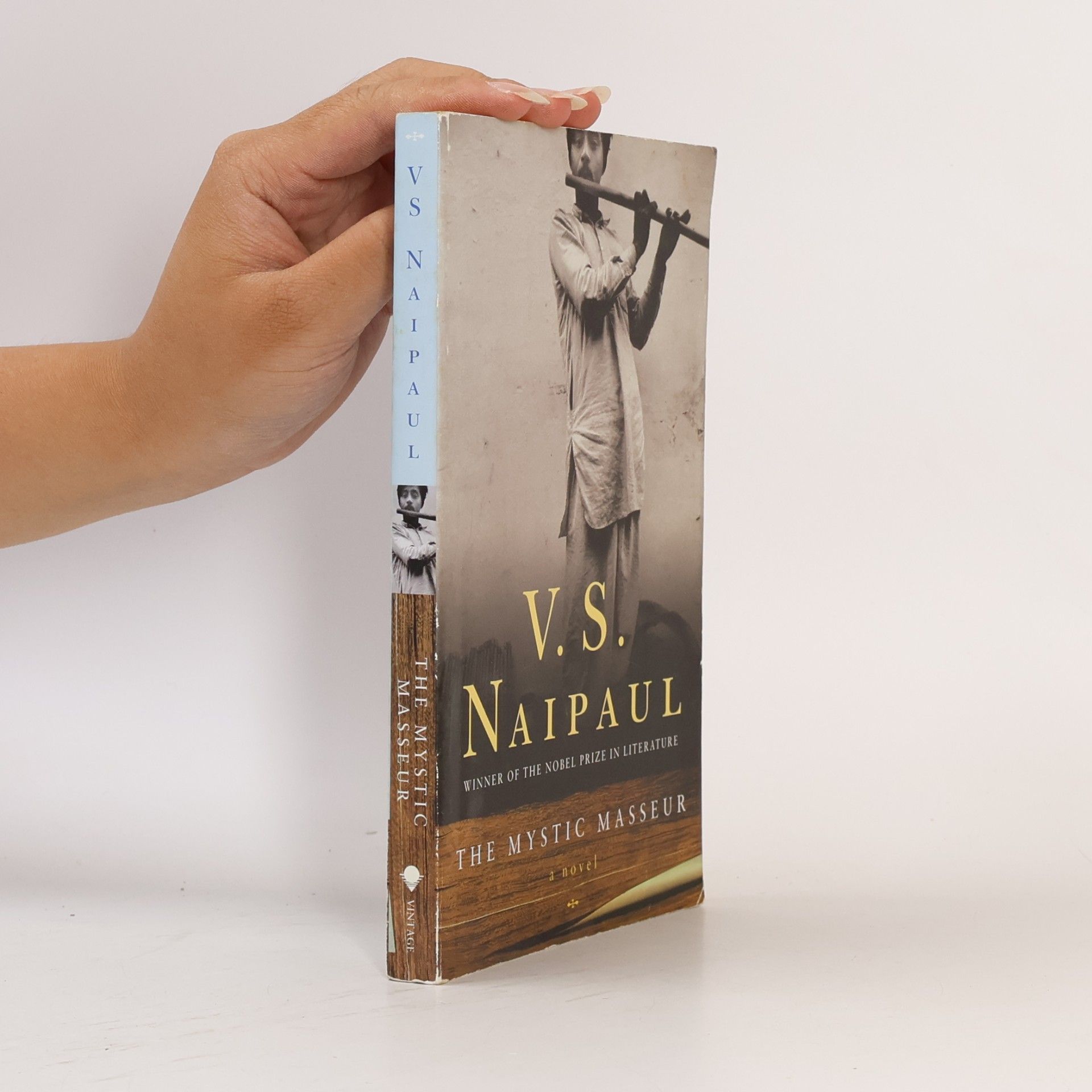 V. S. Naipaul Vintage International: The Mystic Masseur