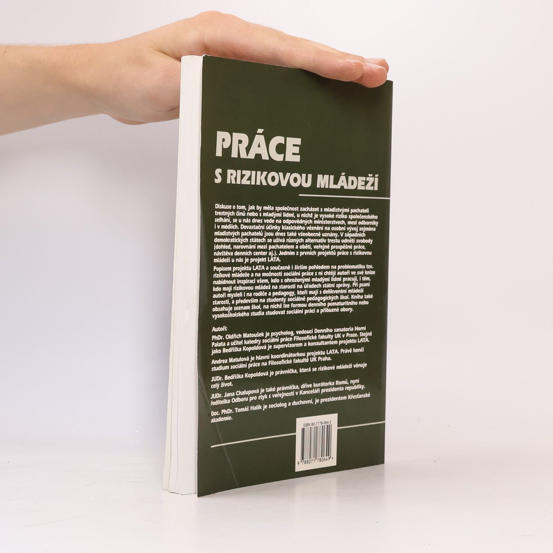 Oldřich Matoušek Práce s rizikovou mládeží : projekt LATA a další alternativy věznění mládeže