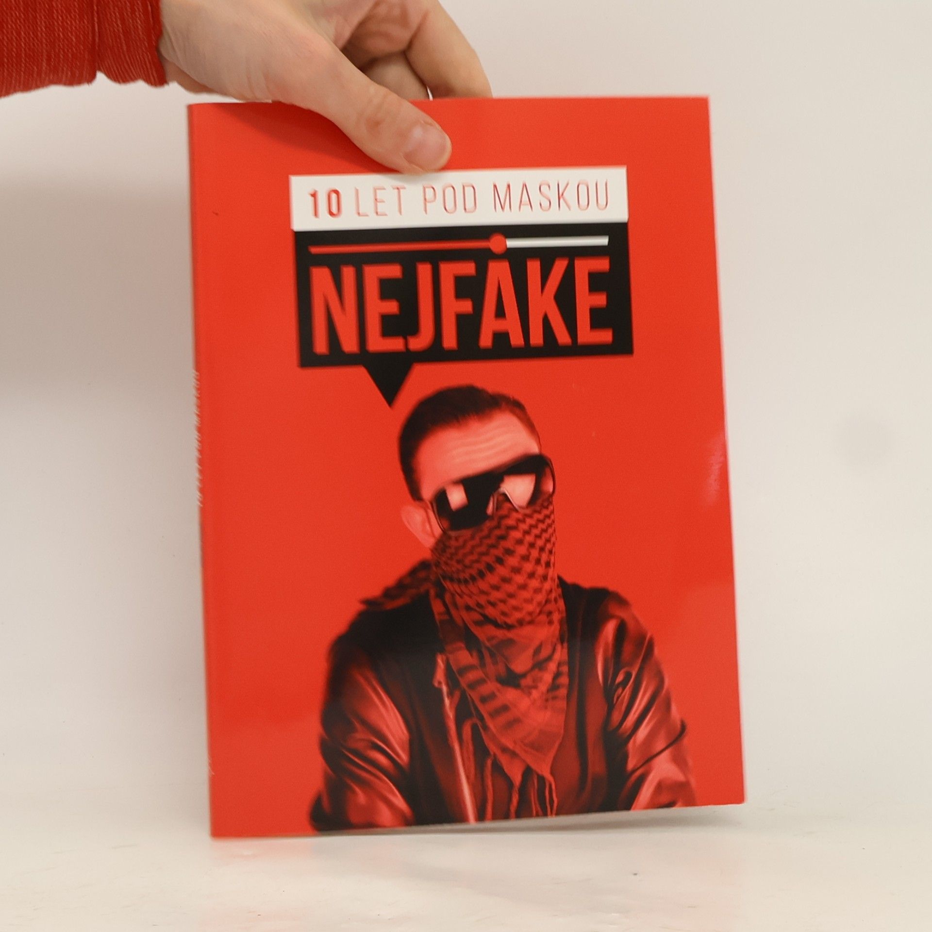 Nejfake - 10 let pod maskou