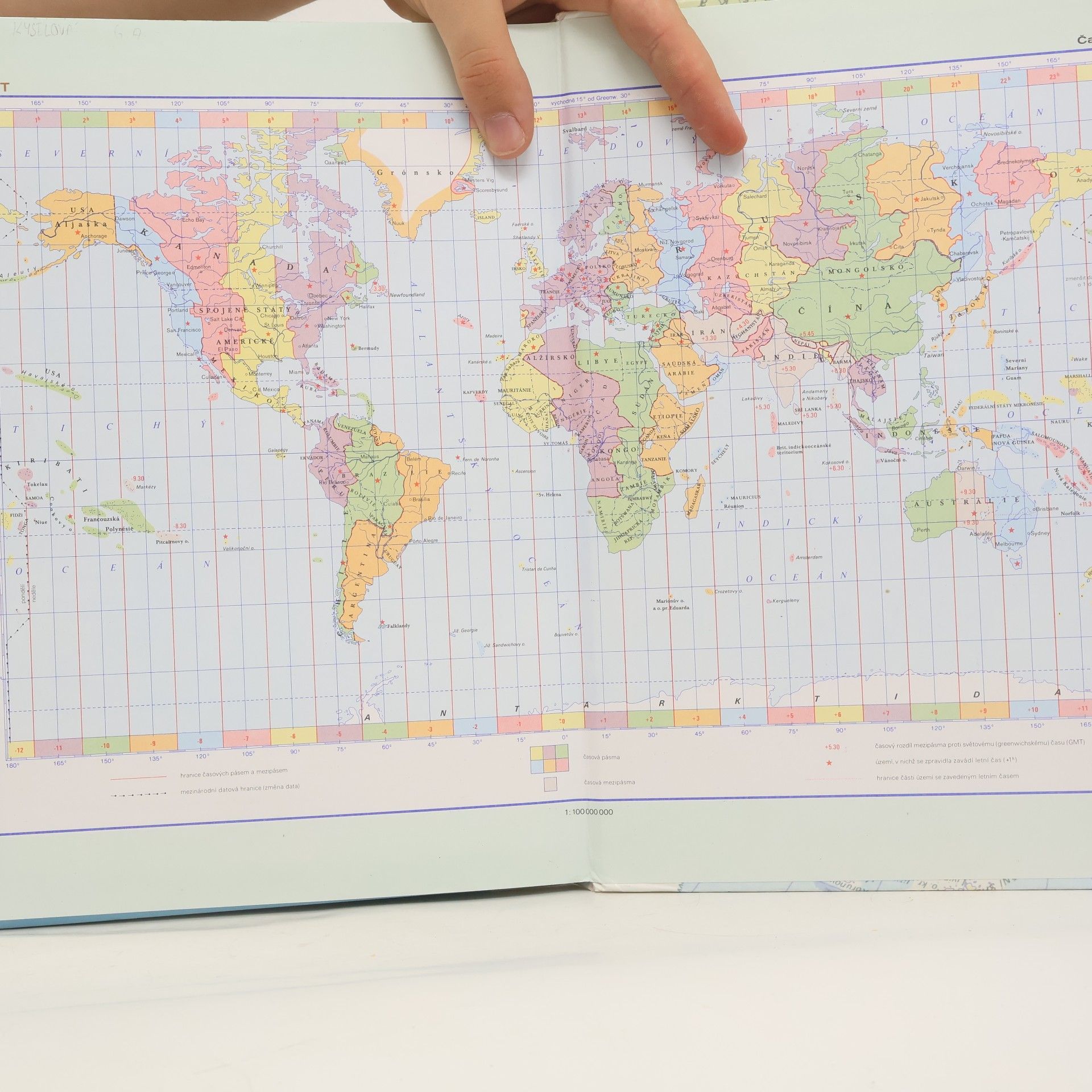 Autorenkollektiv Školní atlas světa