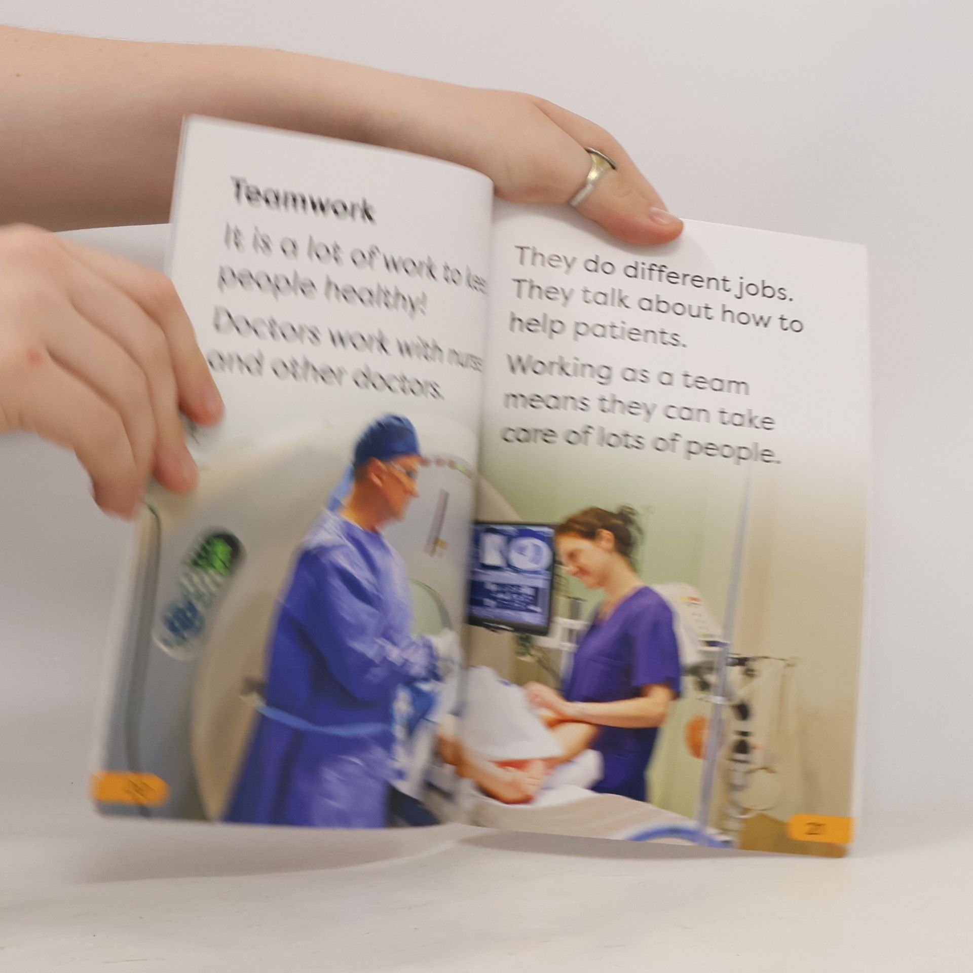 DK Super Readers - 1: A Day in the Life of a Doctor