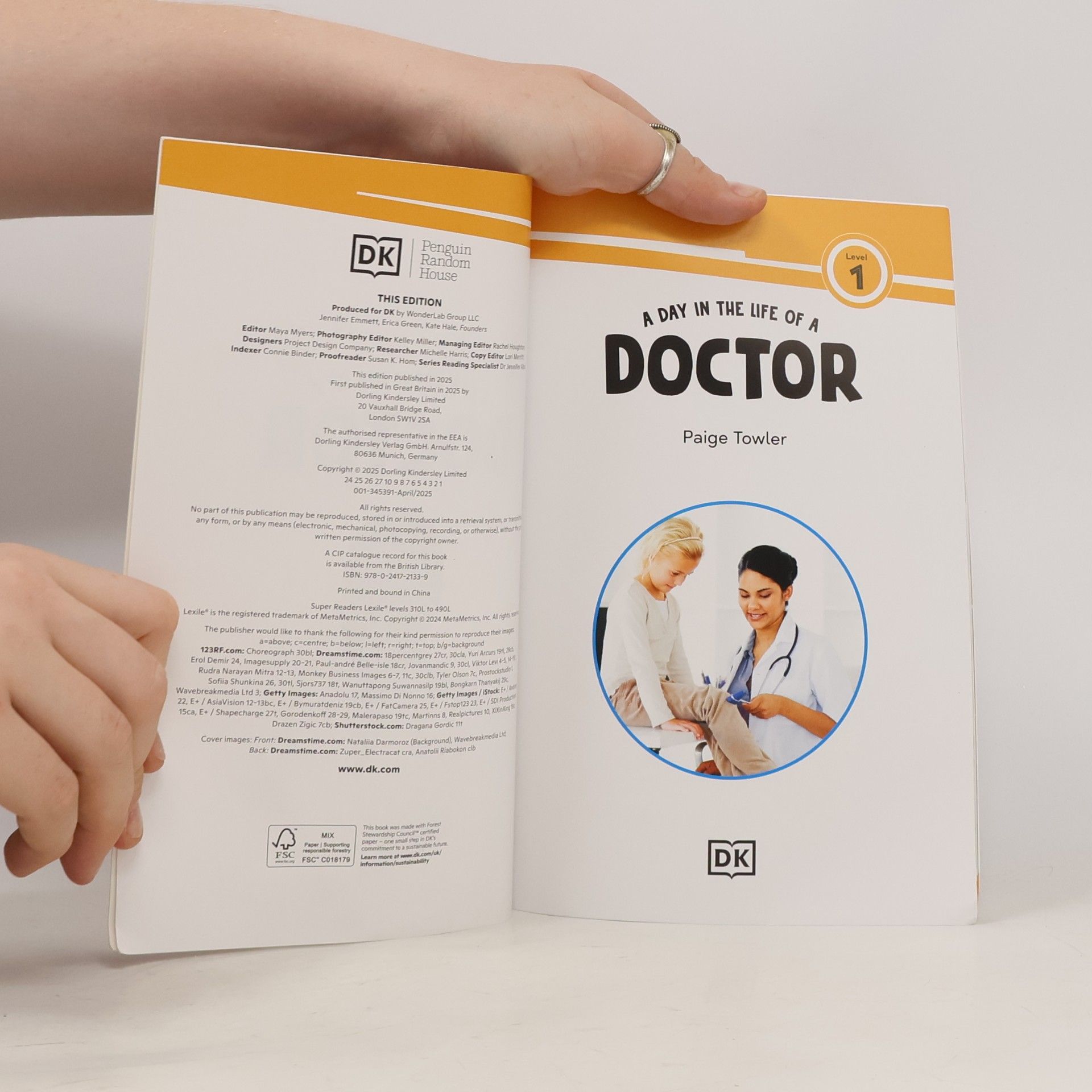 DK Super Readers - 1: A Day in the Life of a Doctor