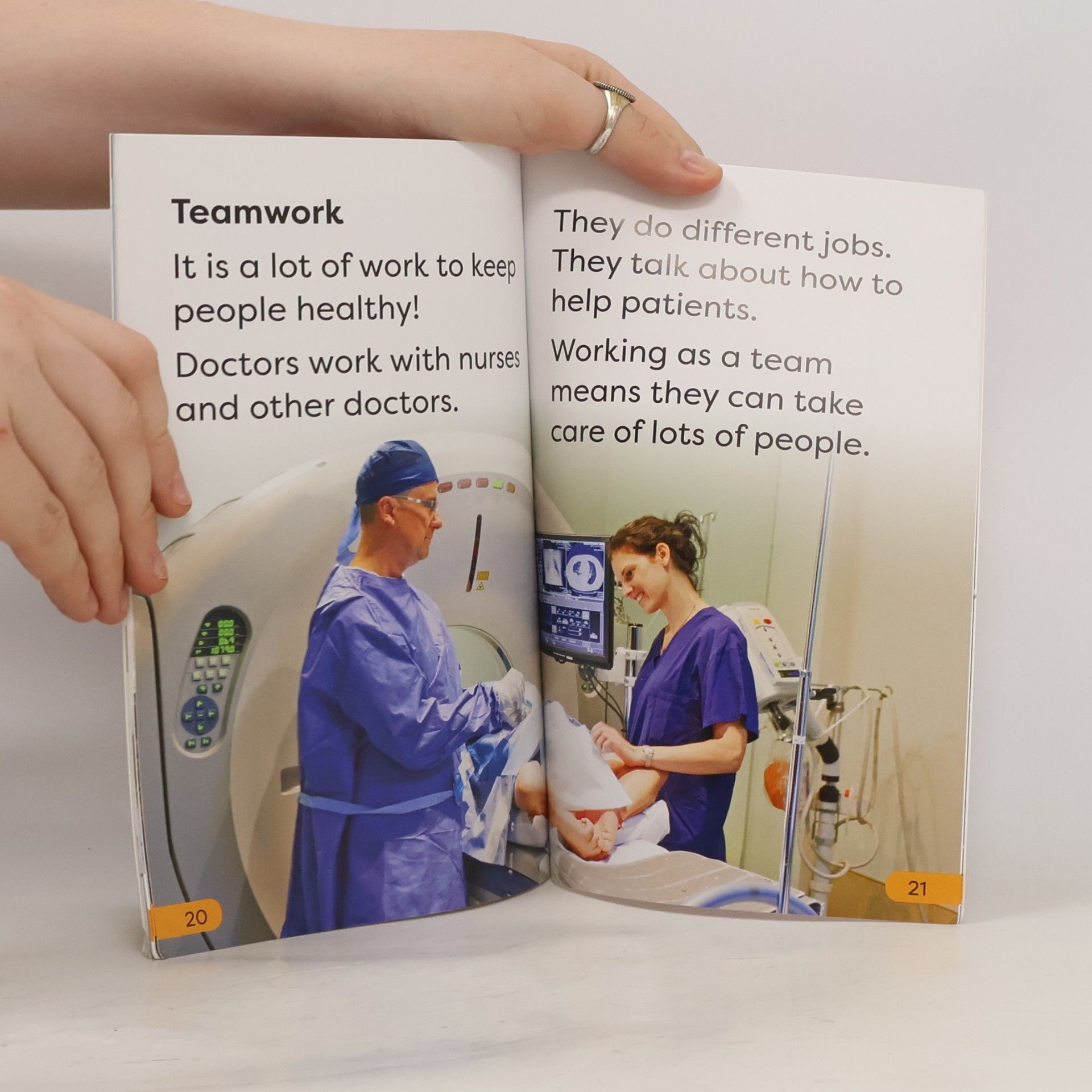 DK Super Readers - 1: A Day in the Life of a Doctor