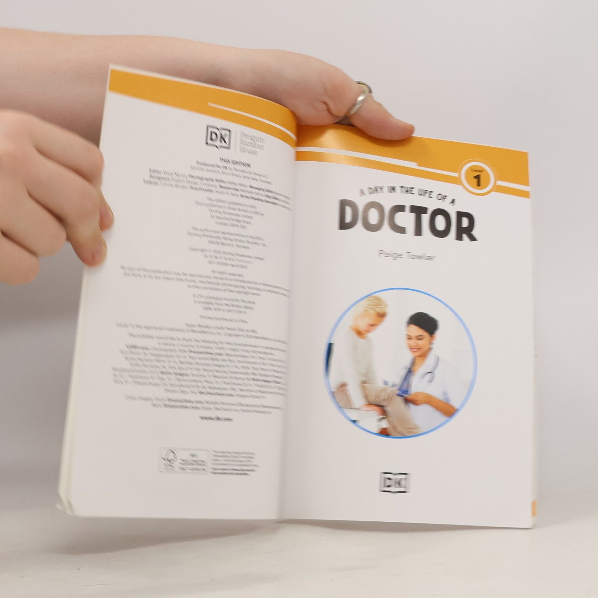 DK Super Readers - 1: A Day in the Life of a Doctor
