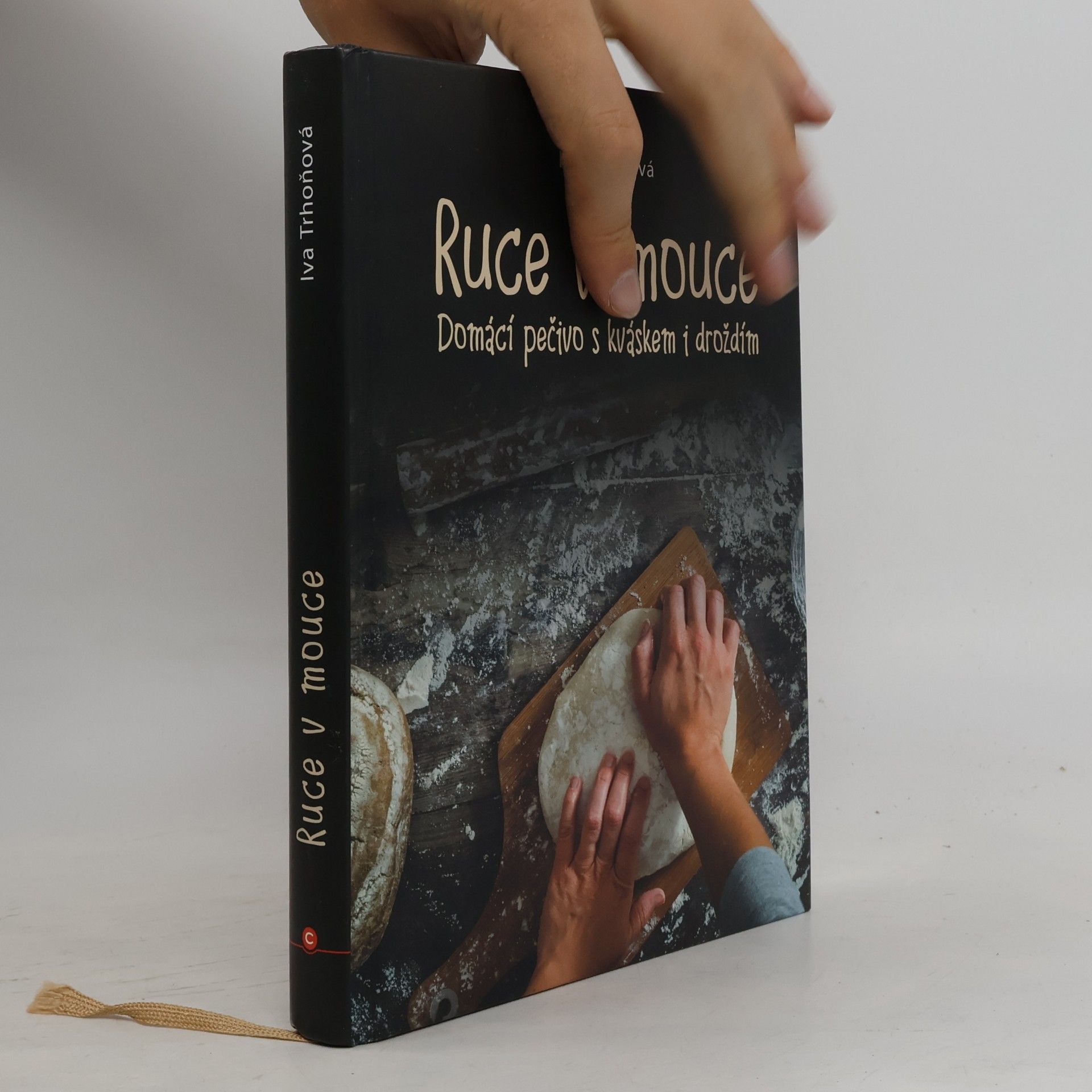 Iva Trhoňová Ruce v mouce